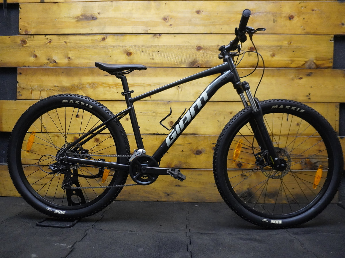 RENT Giant Talon 3 Mountain Bike