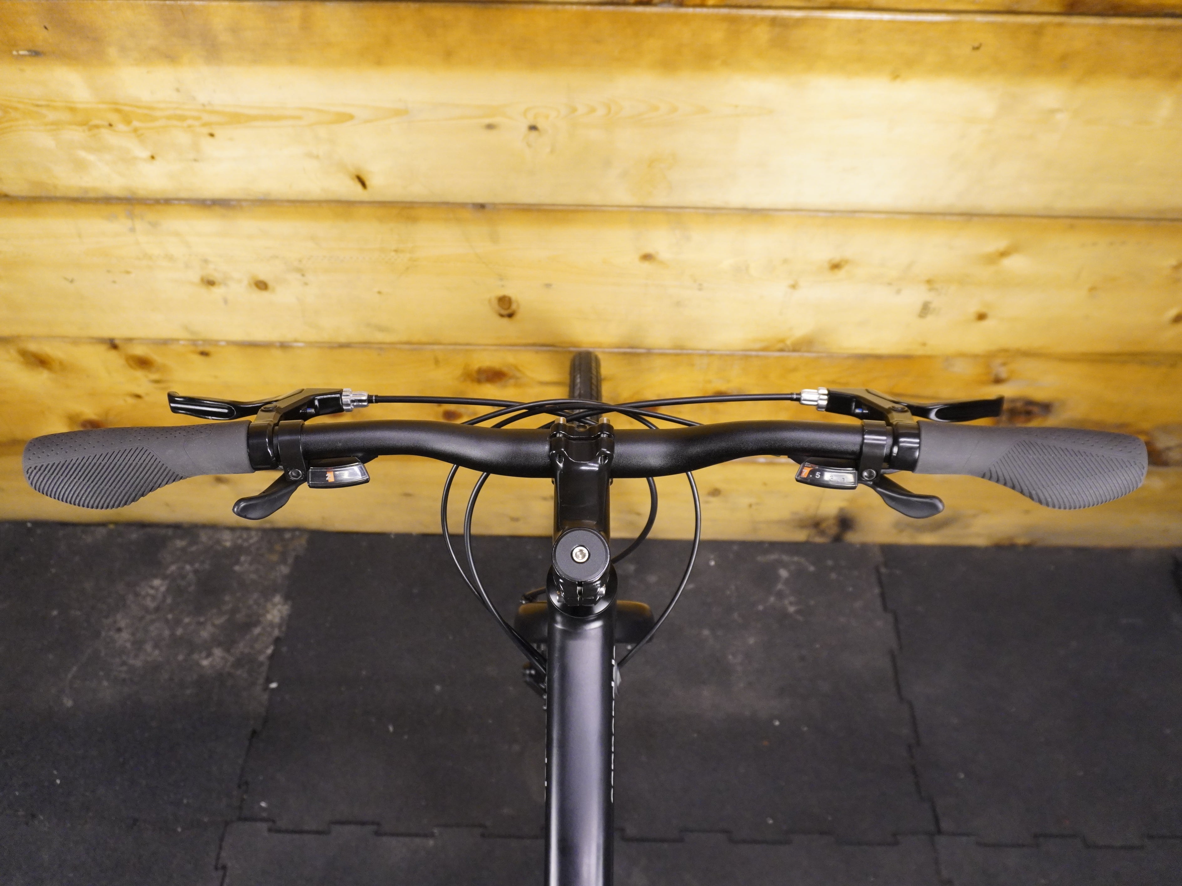 RENT Cannondale Quick 5 Hybrid Bike