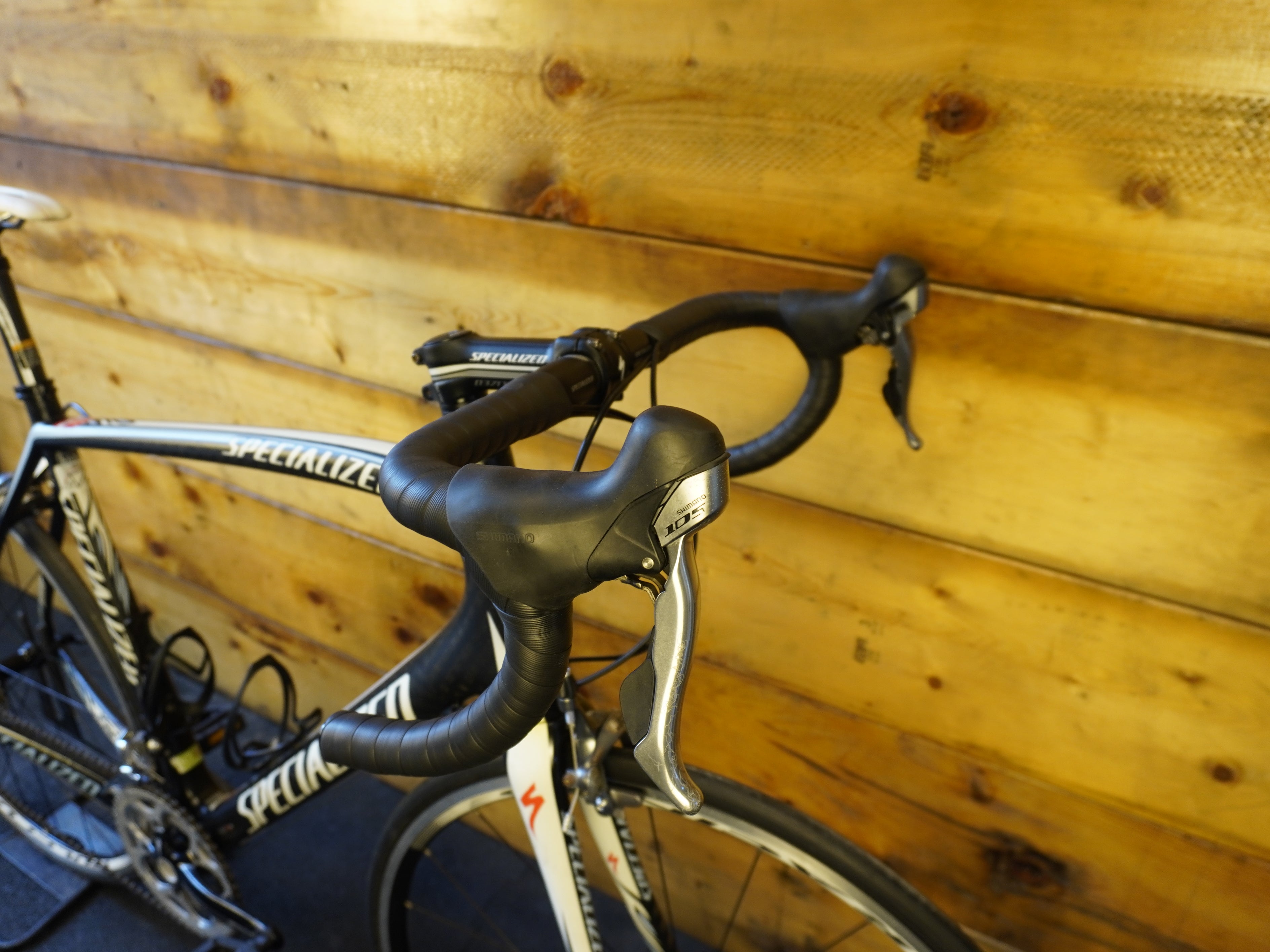 RENT Specialized Tarmac Elite Mid-Compact Road Bike