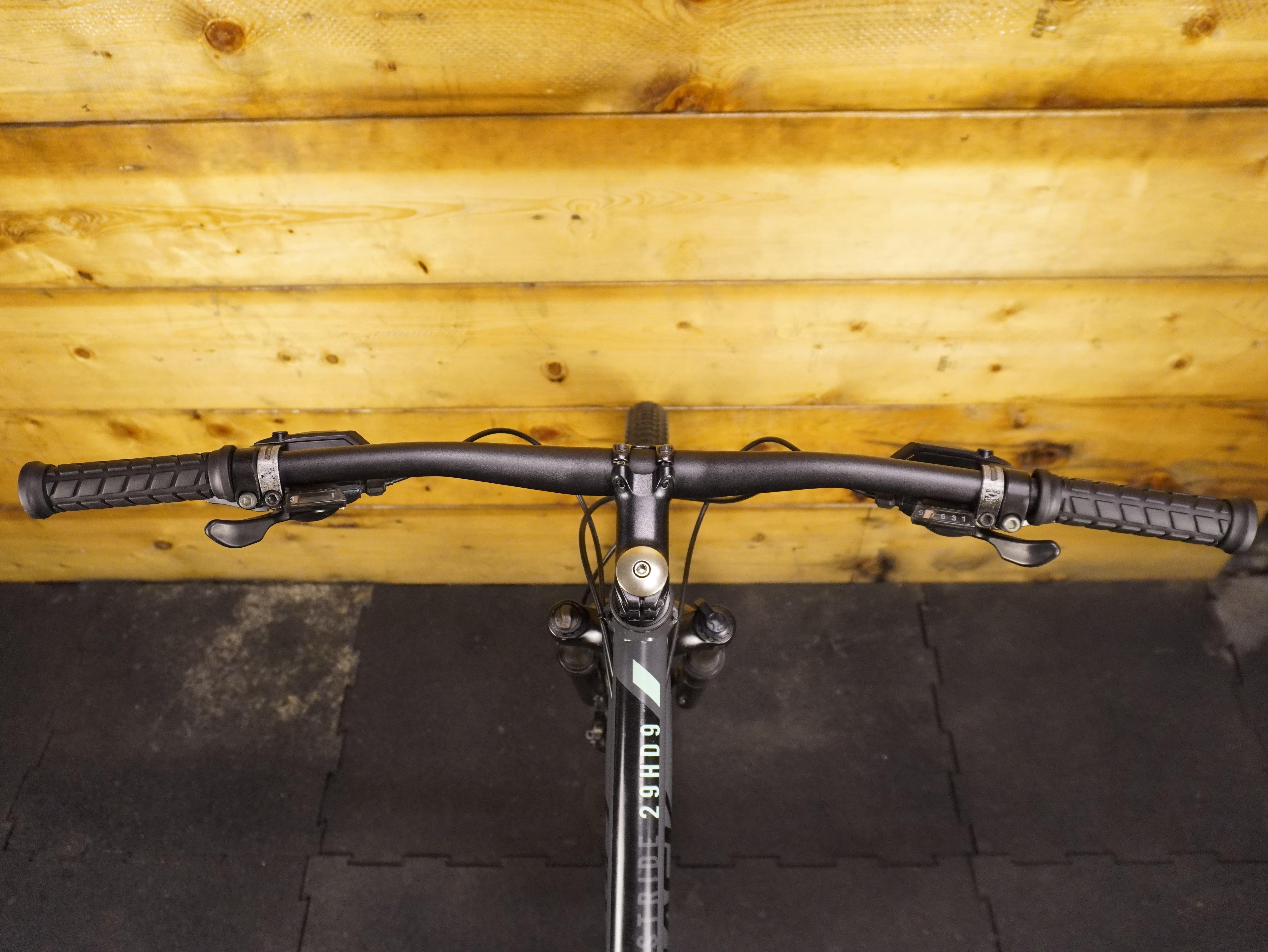 RENT Silverback Stride 29 HD9 Mountain Bike