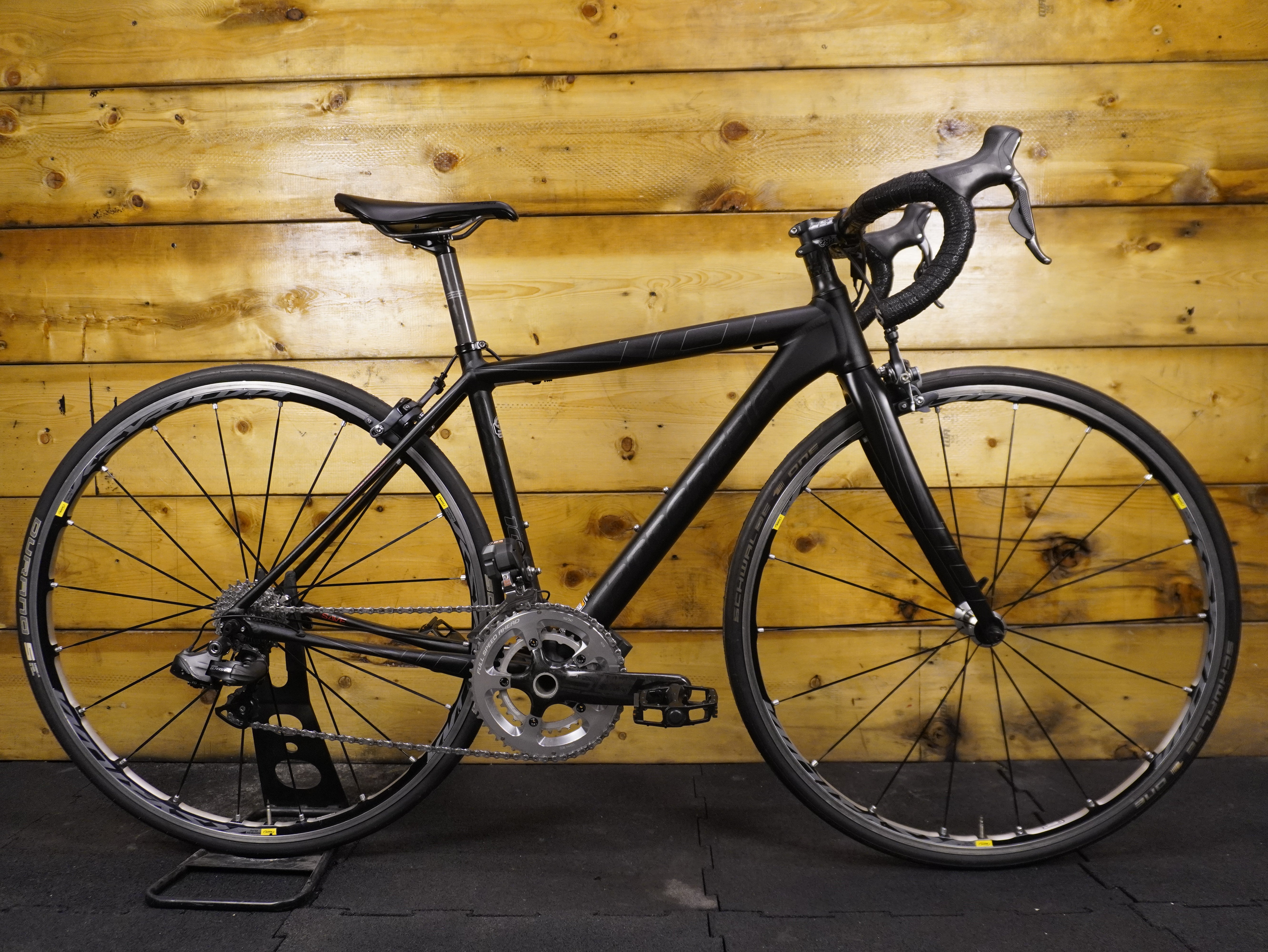RENT Cannondale Caad 10 Di2 Road Bike