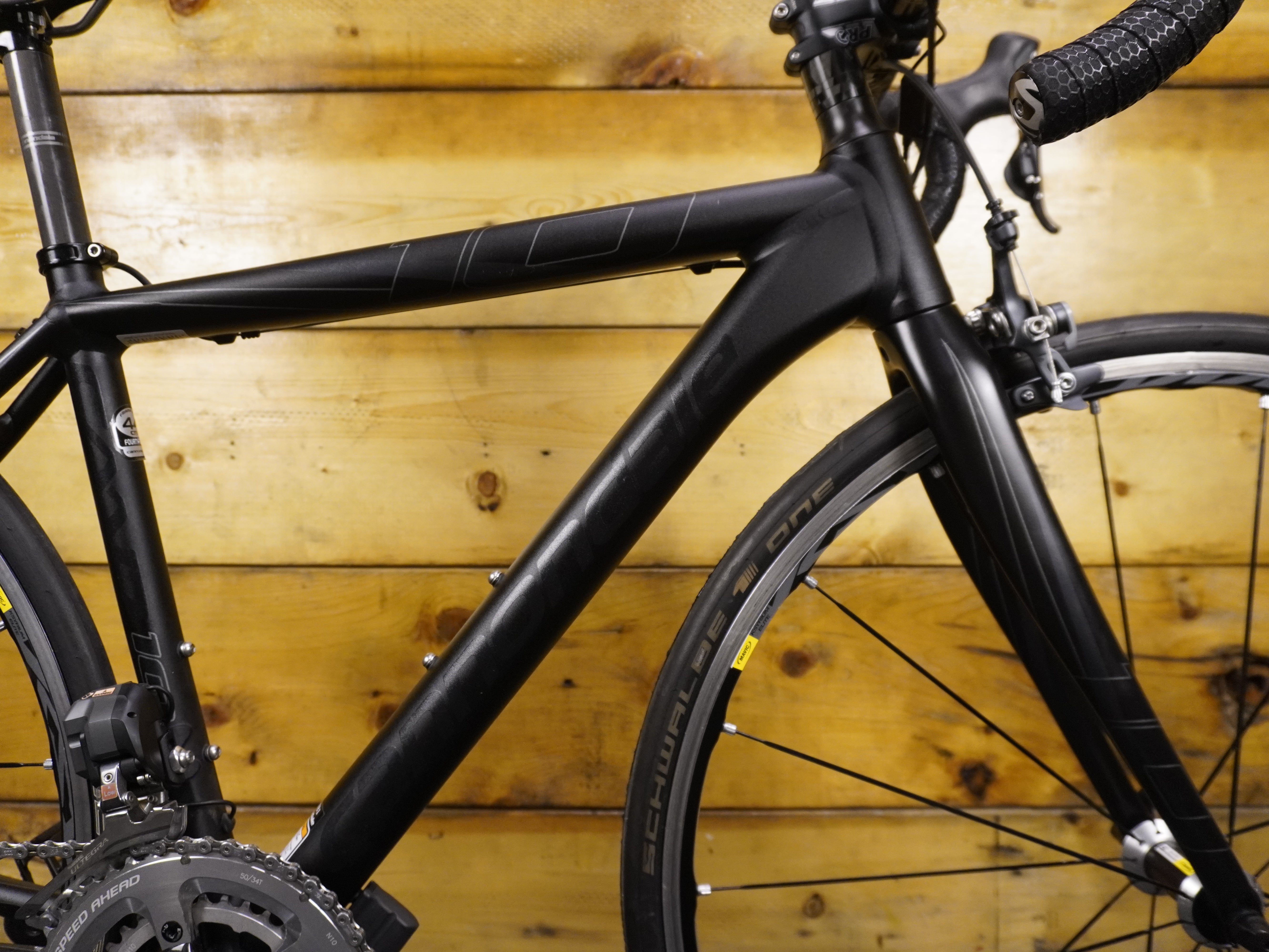 RENT Cannondale Caad 10 Di2 Road Bike