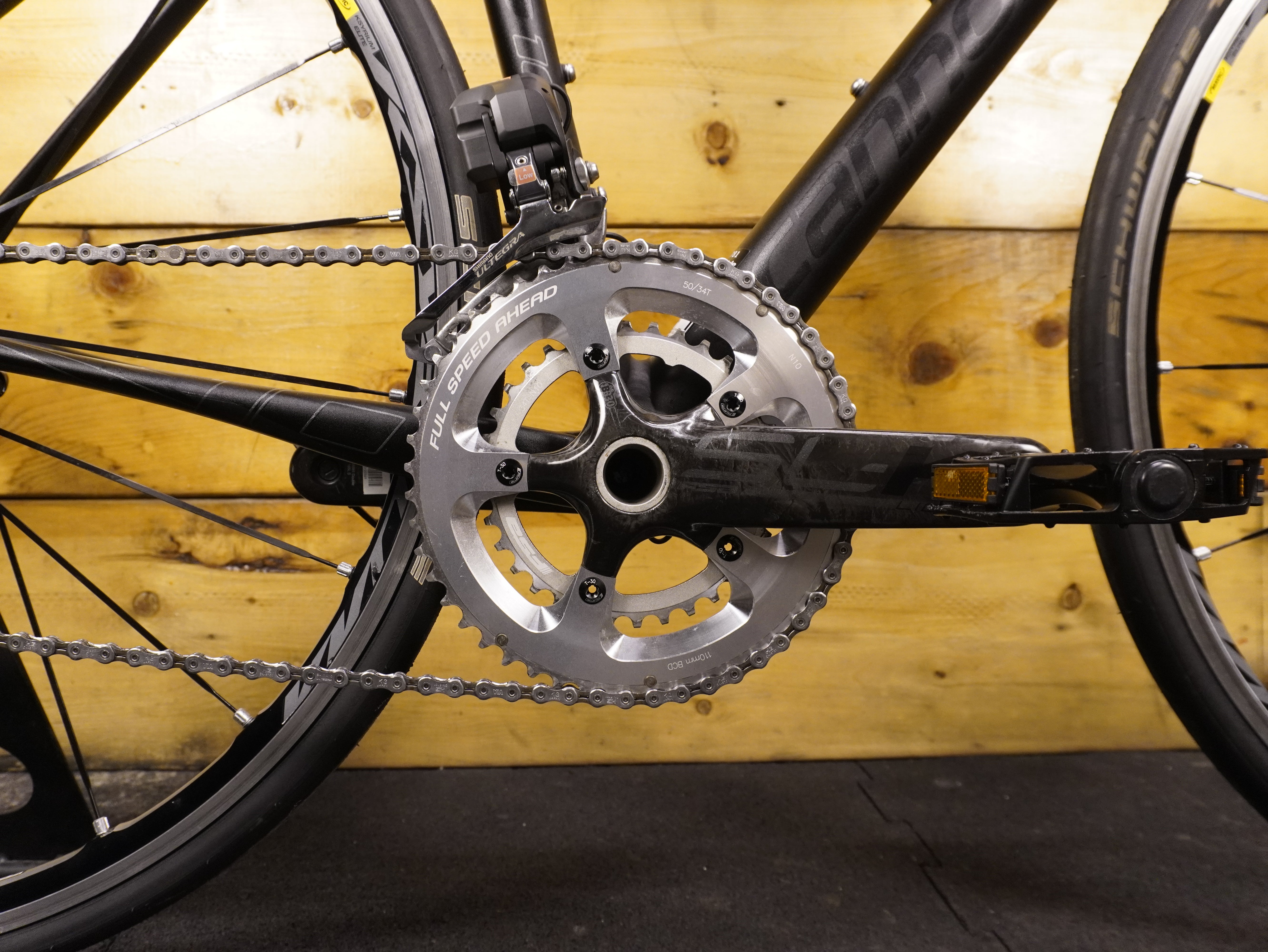 RENT Cannondale Caad 10 Di2 Road Bike