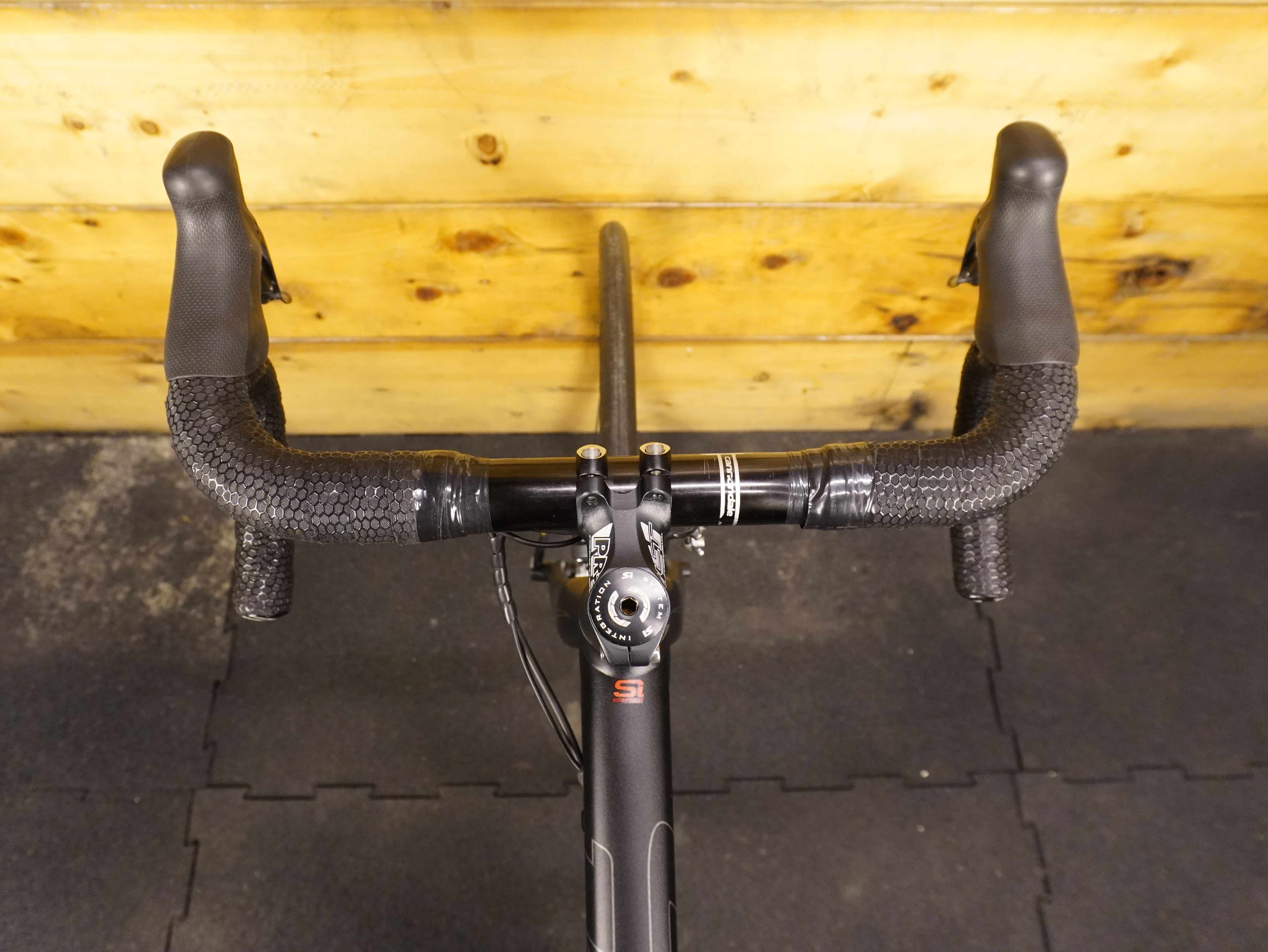 RENT Cannondale Caad 10 Di2 Road Bike