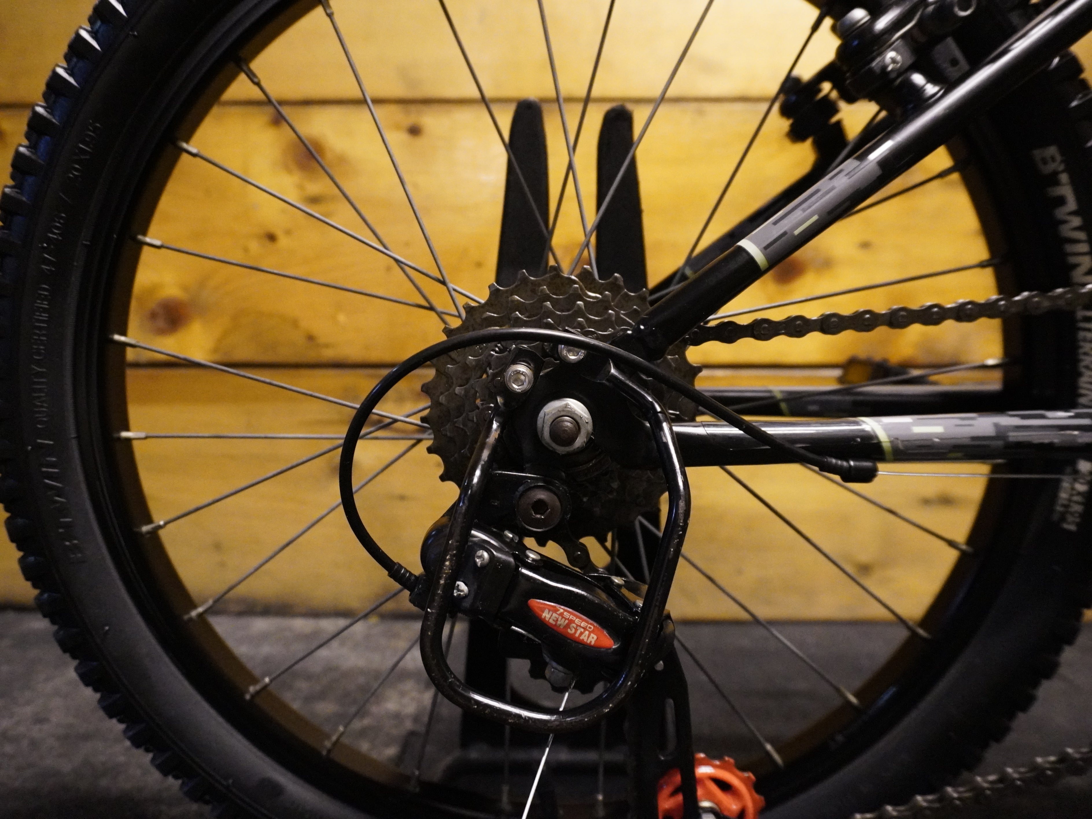 RENT B'Twin Rockrider ST-500 Sport Trail kids Bike