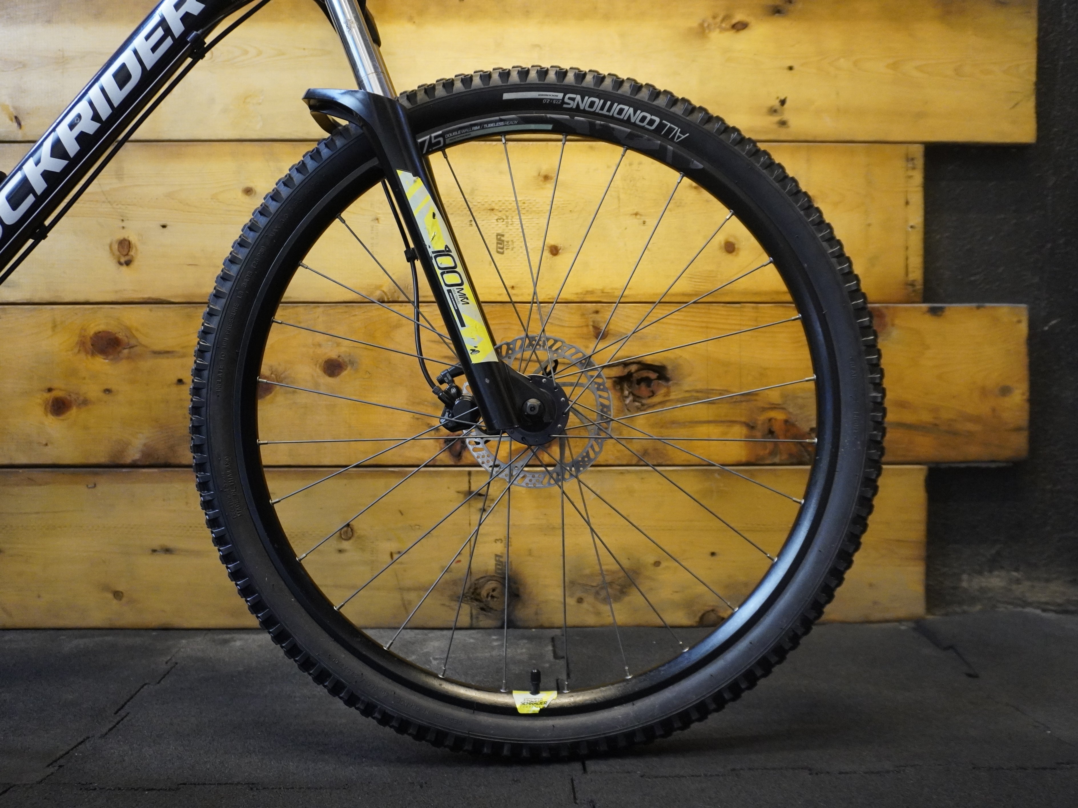 RENT B'Twin Rockrider ST-530 Mountain Bike