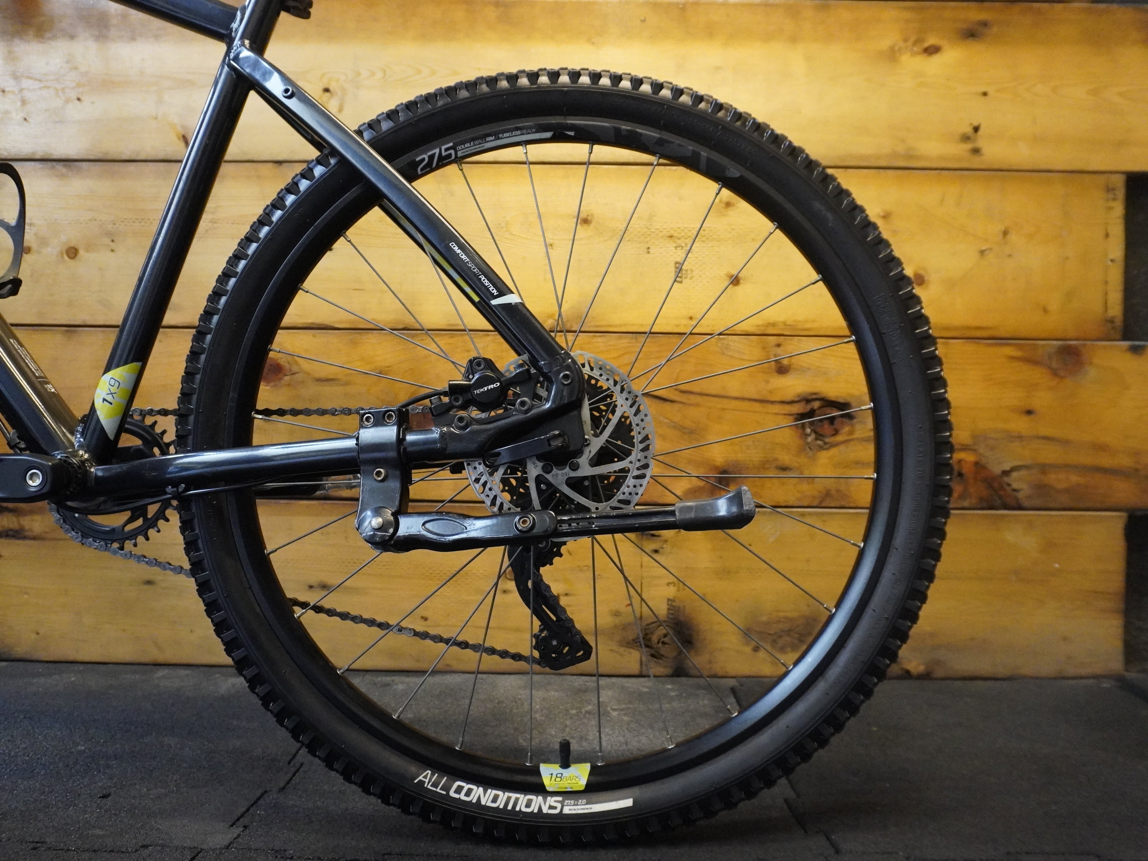 RENT B'Twin Rockrider ST-530 Mountain Bike