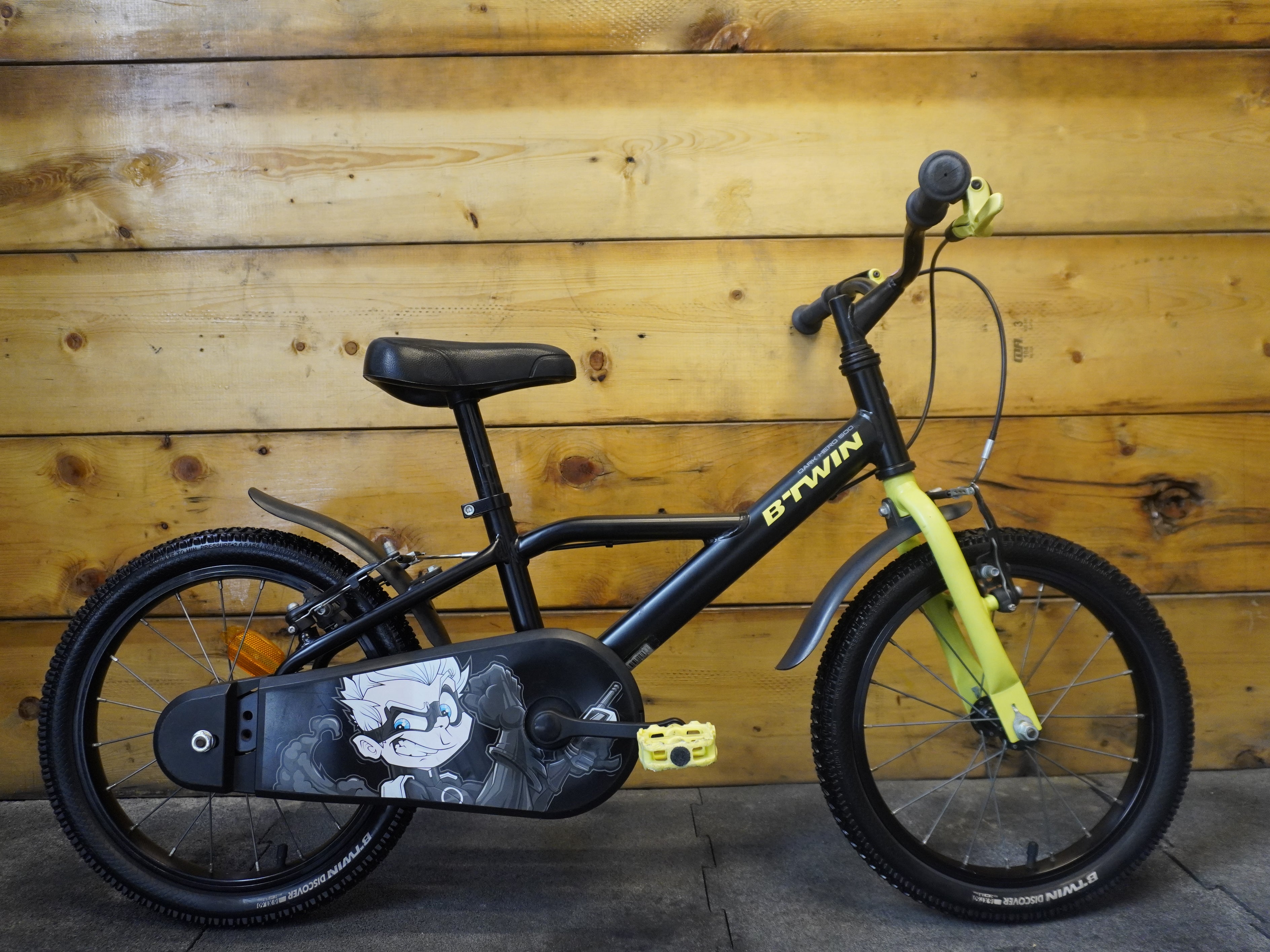 B'twin Dark Hero 500 Kids Bike