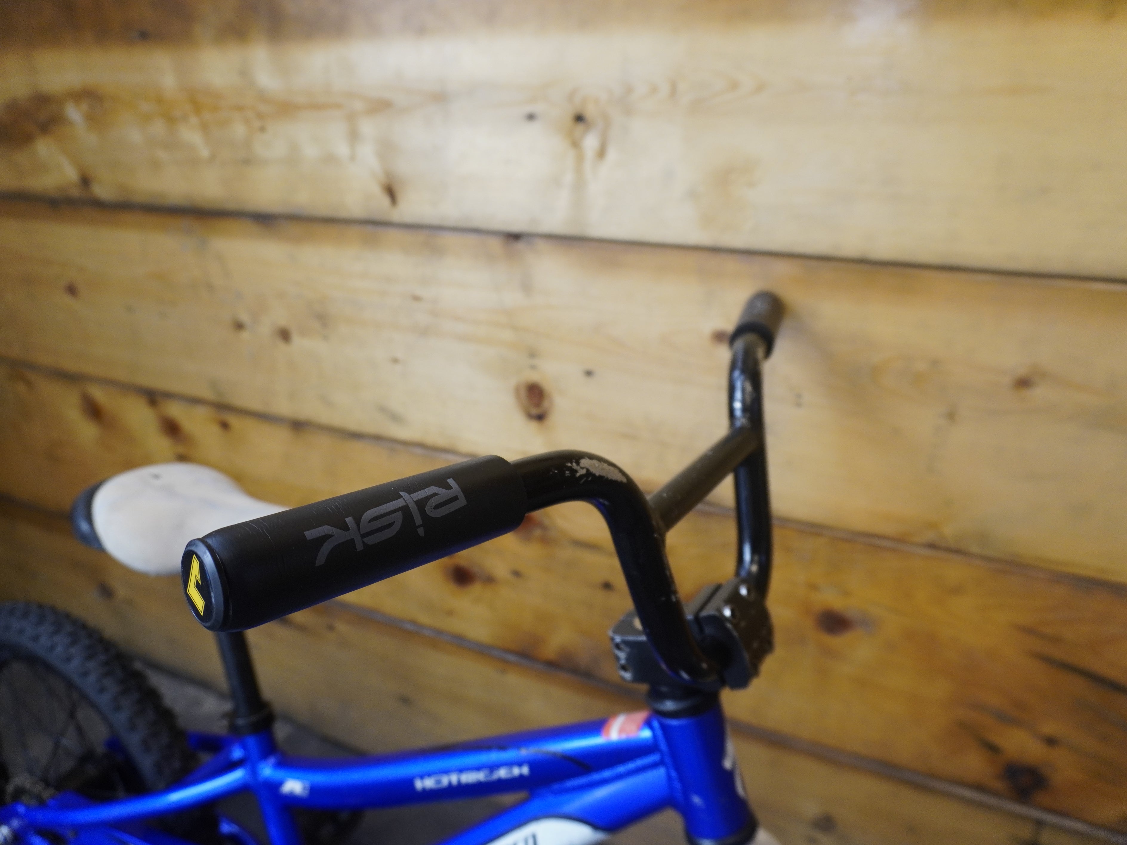 RENT Specialized Hotrock 16 Kids Bike