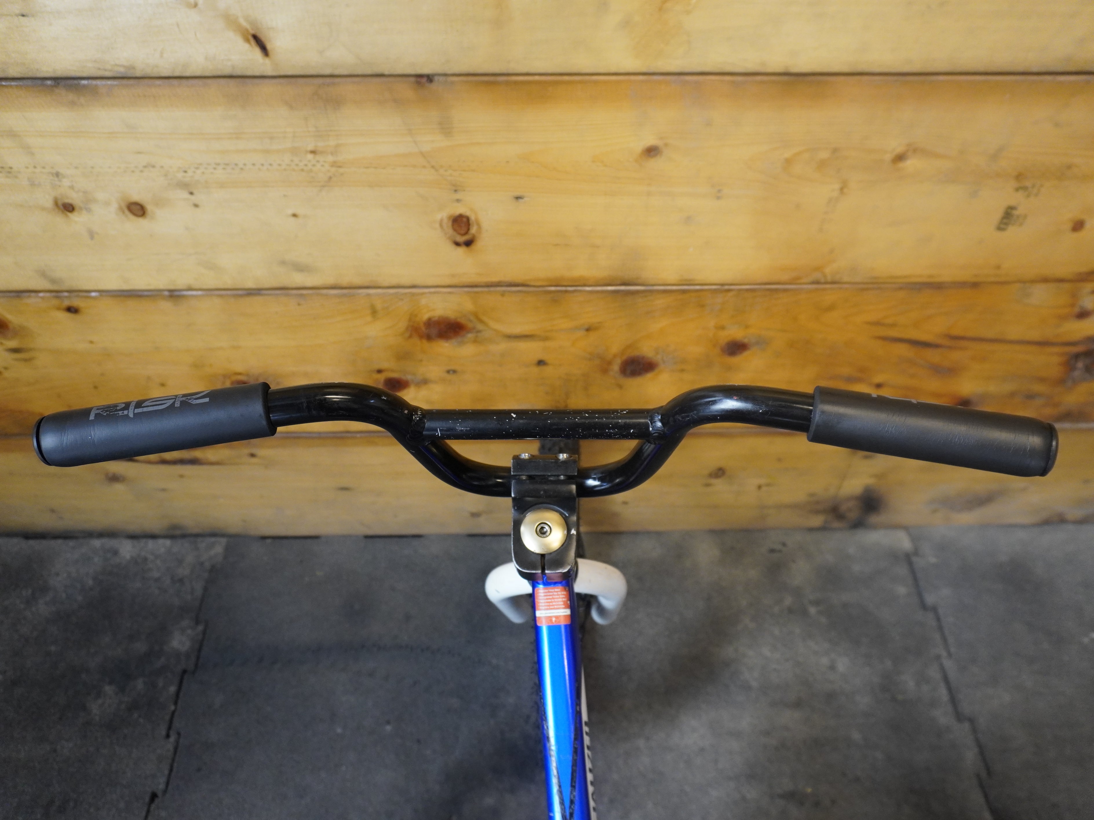 RENT Specialized Hotrock 16 Kids Bike