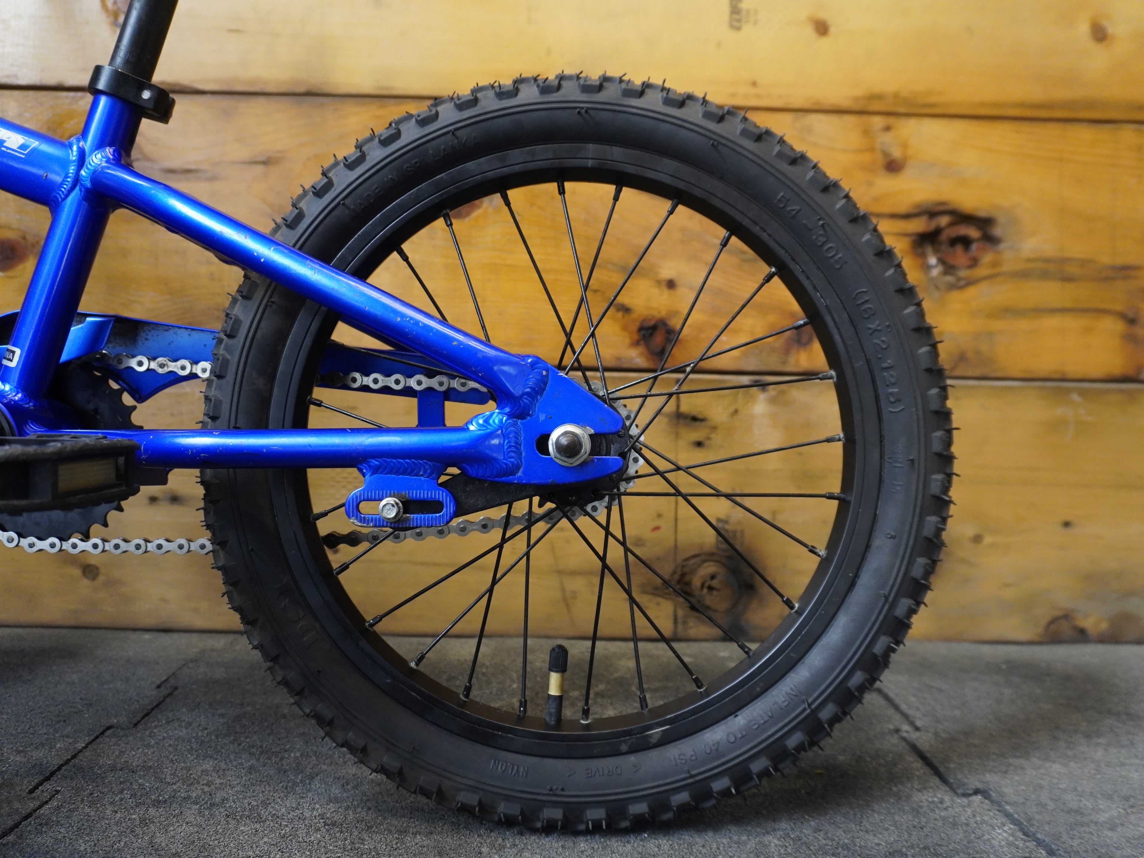 RENT Specialized Hotrock 16 Kids Bike