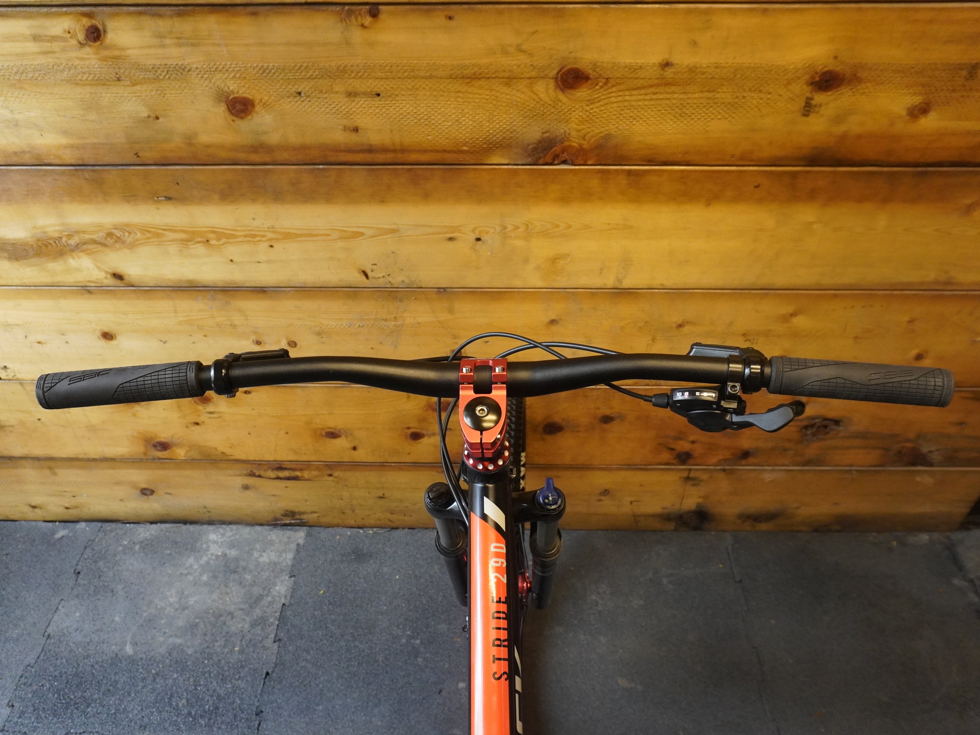 RENT Silverback Stride 29D Mountain Bike