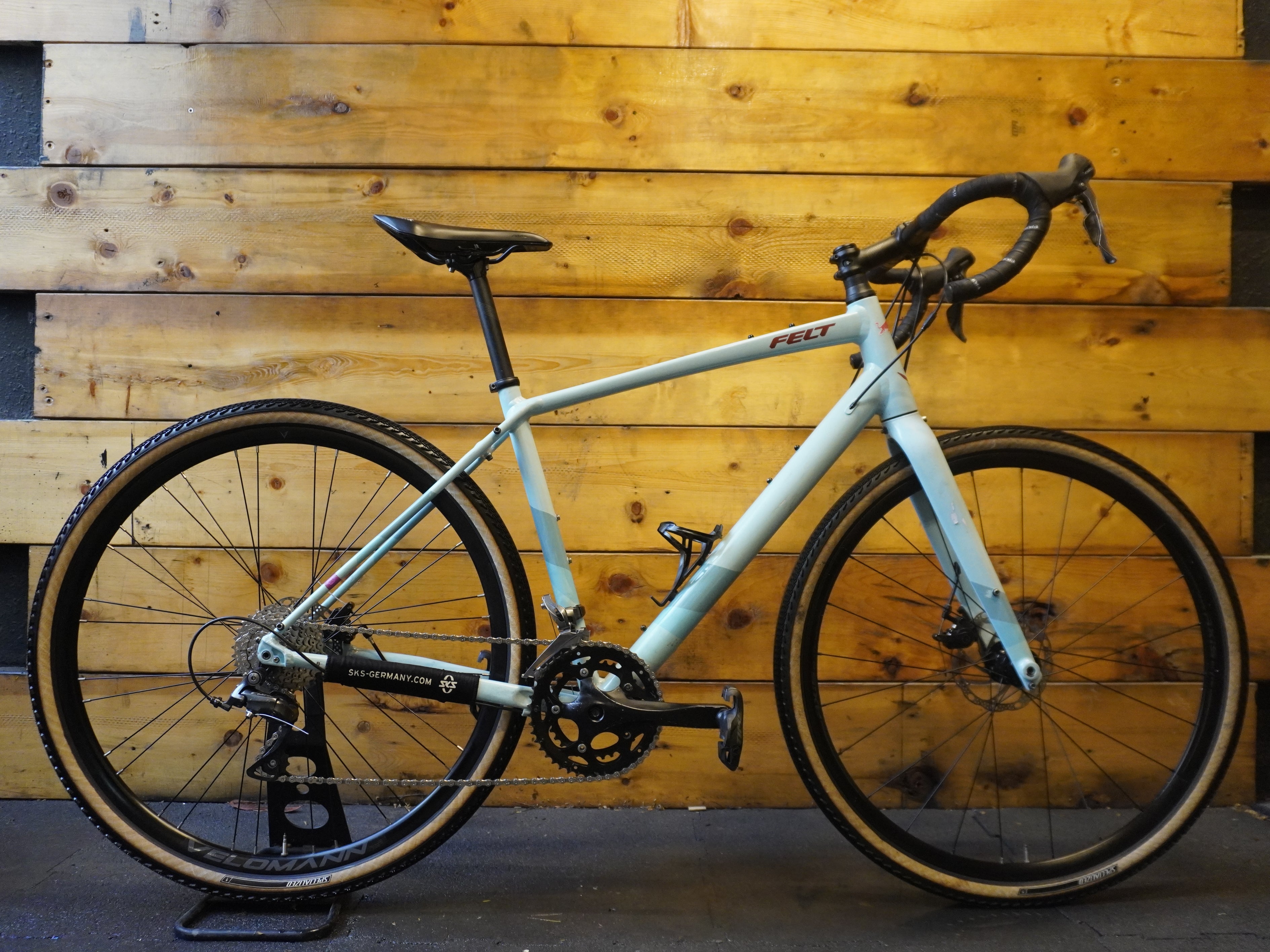 RENT Felt Broam 60 Gravel Bike
