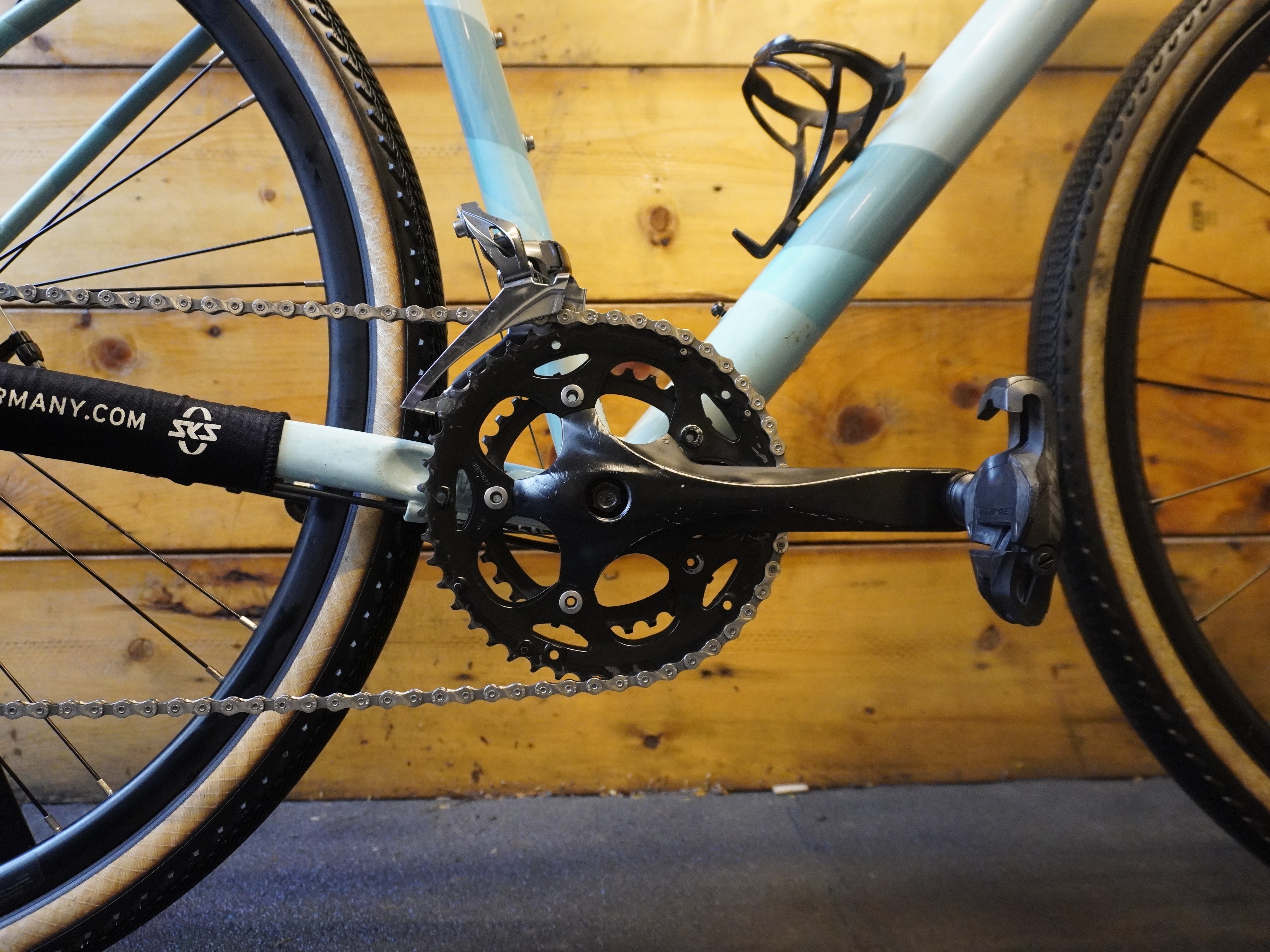 RENT Felt Broam 60 Gravel Bike