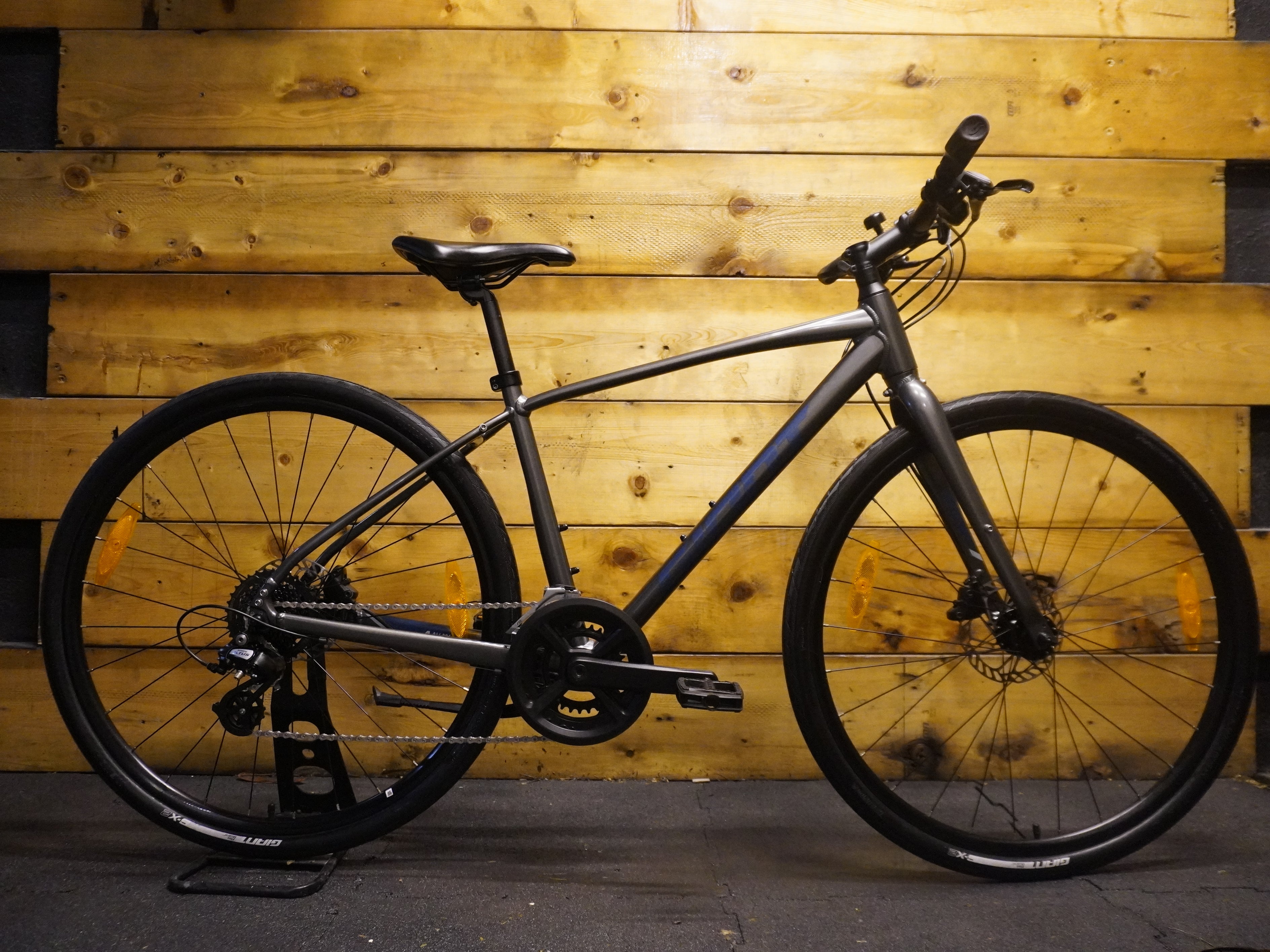 Giant Escape 2 Hybrid Bike