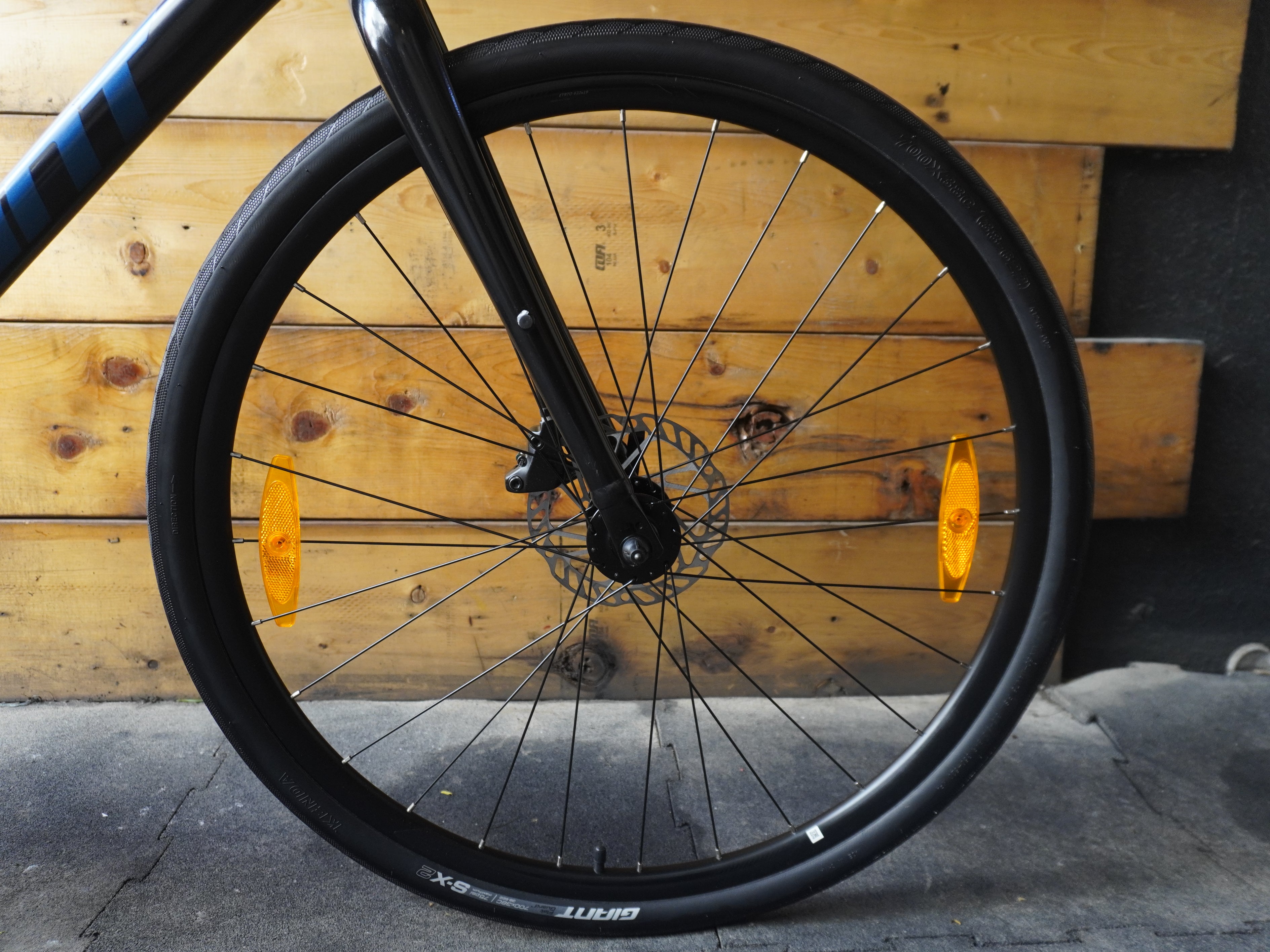 RENT Giant Escape 2 Hybrid Bike