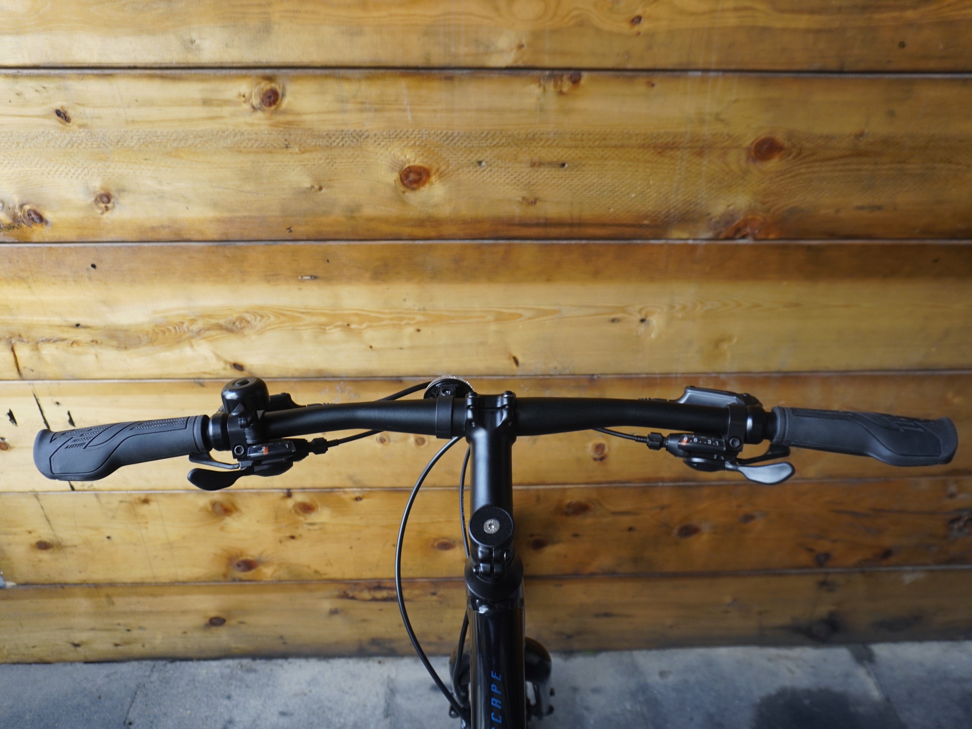 RENT Giant Escape 2 Hybrid Bike