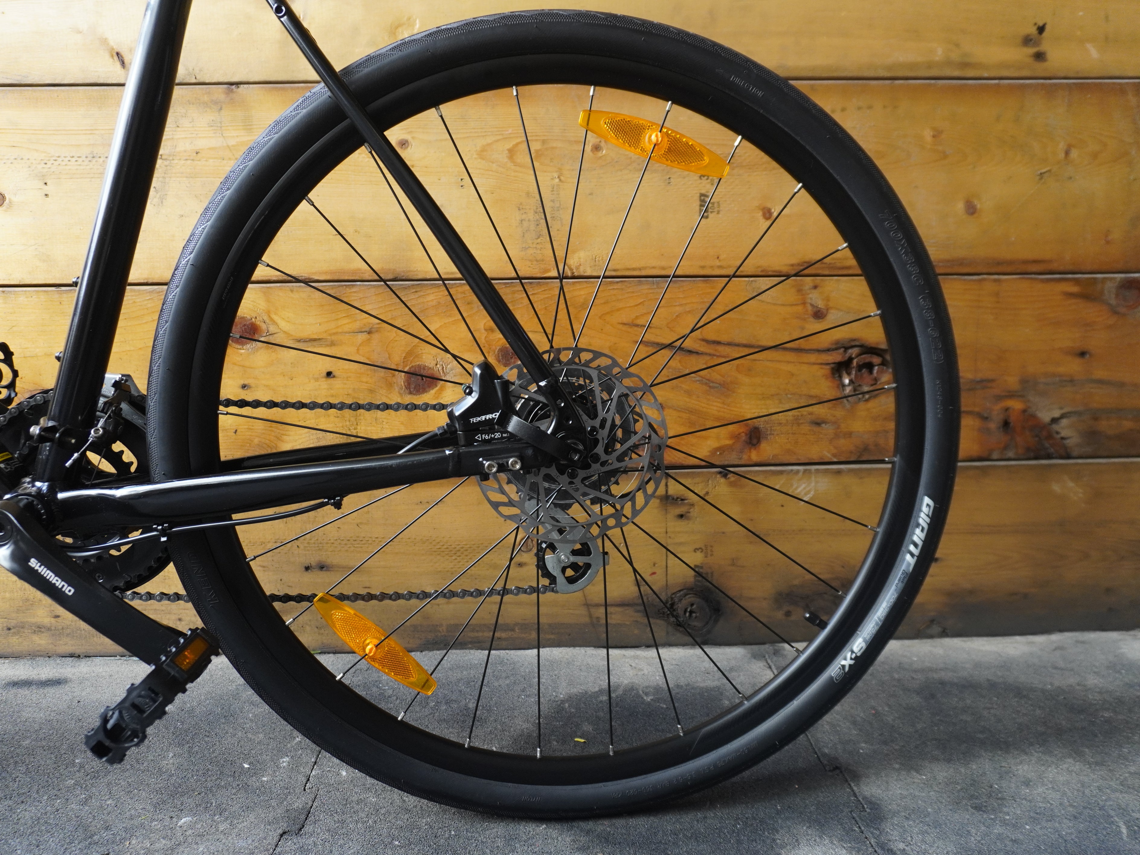 RENT Giant Escape 2 Hybrid Bike