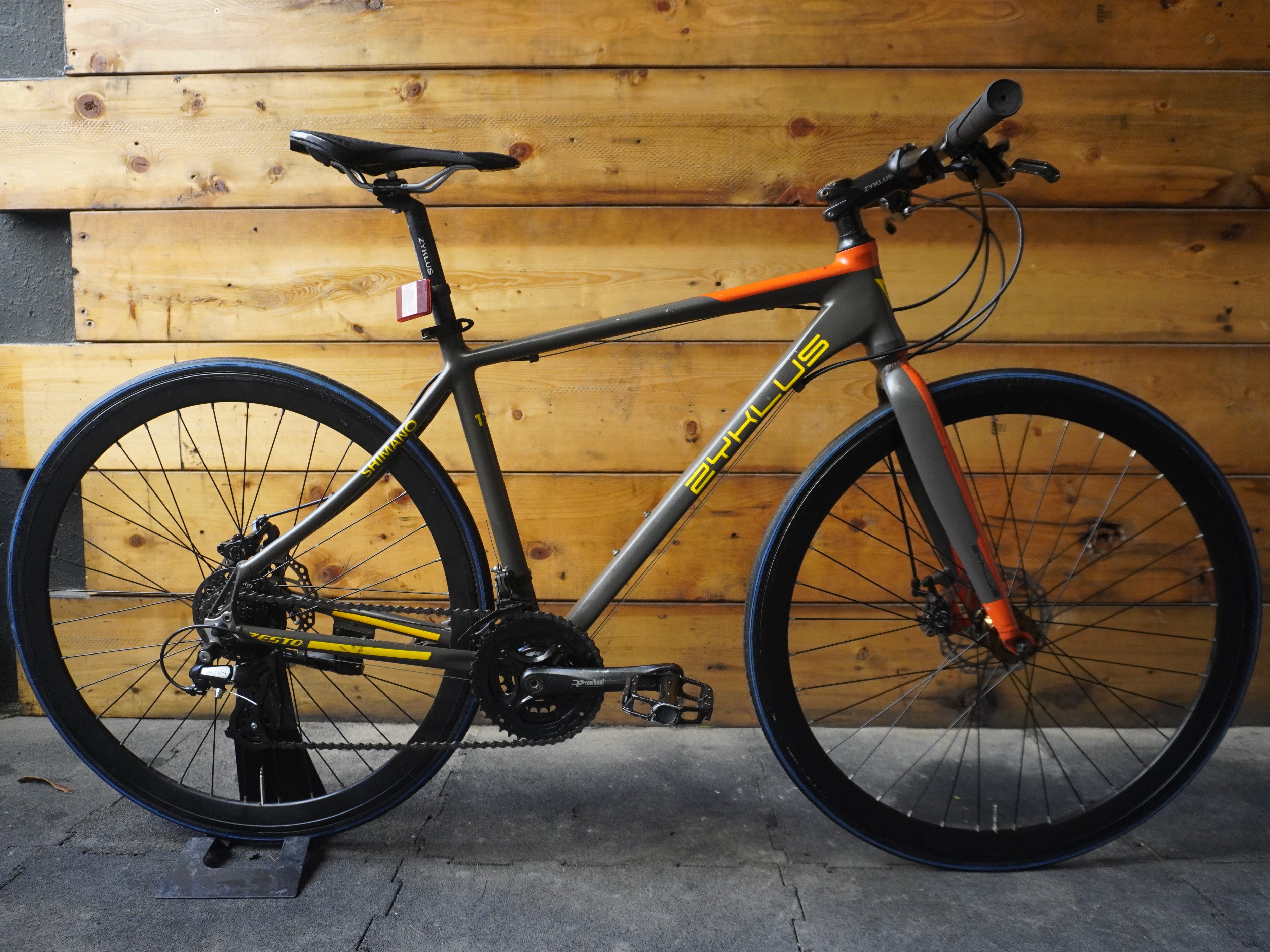 Zyklus Zesto Hybrid bike