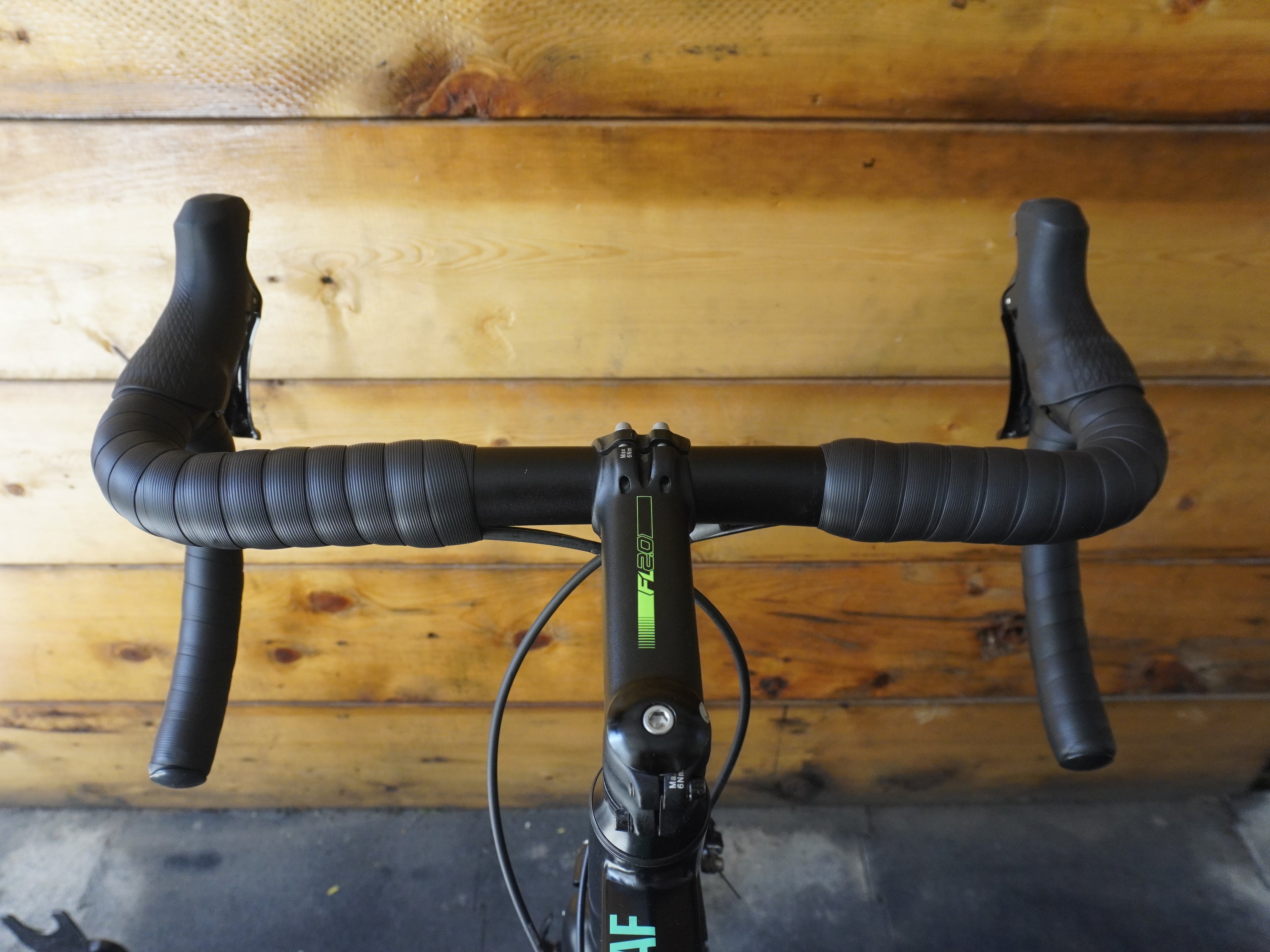 RENT B'Twin Ultra AF Road Bike