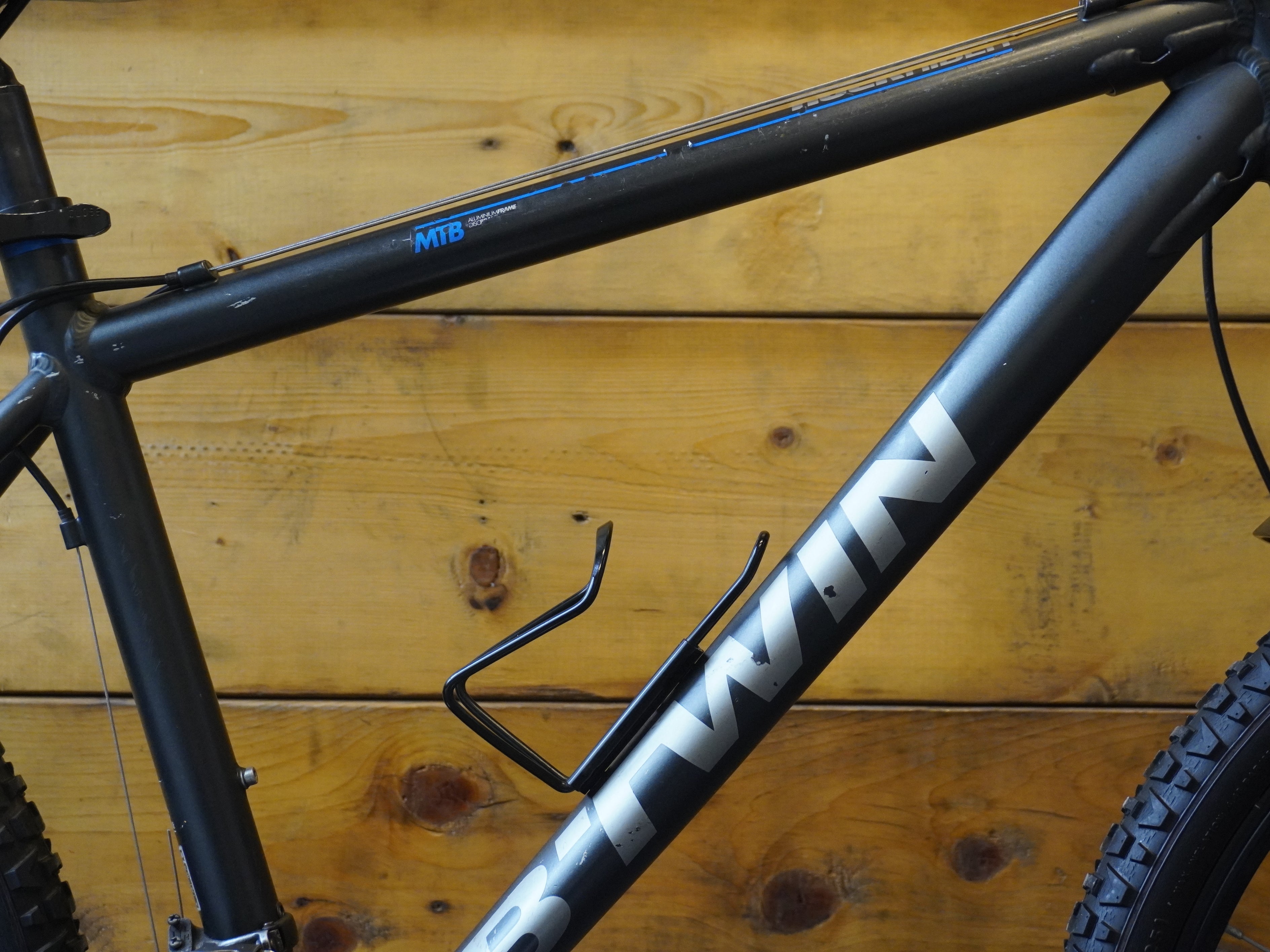 RENT B'Twin Rockrider 500 Mountain Bike