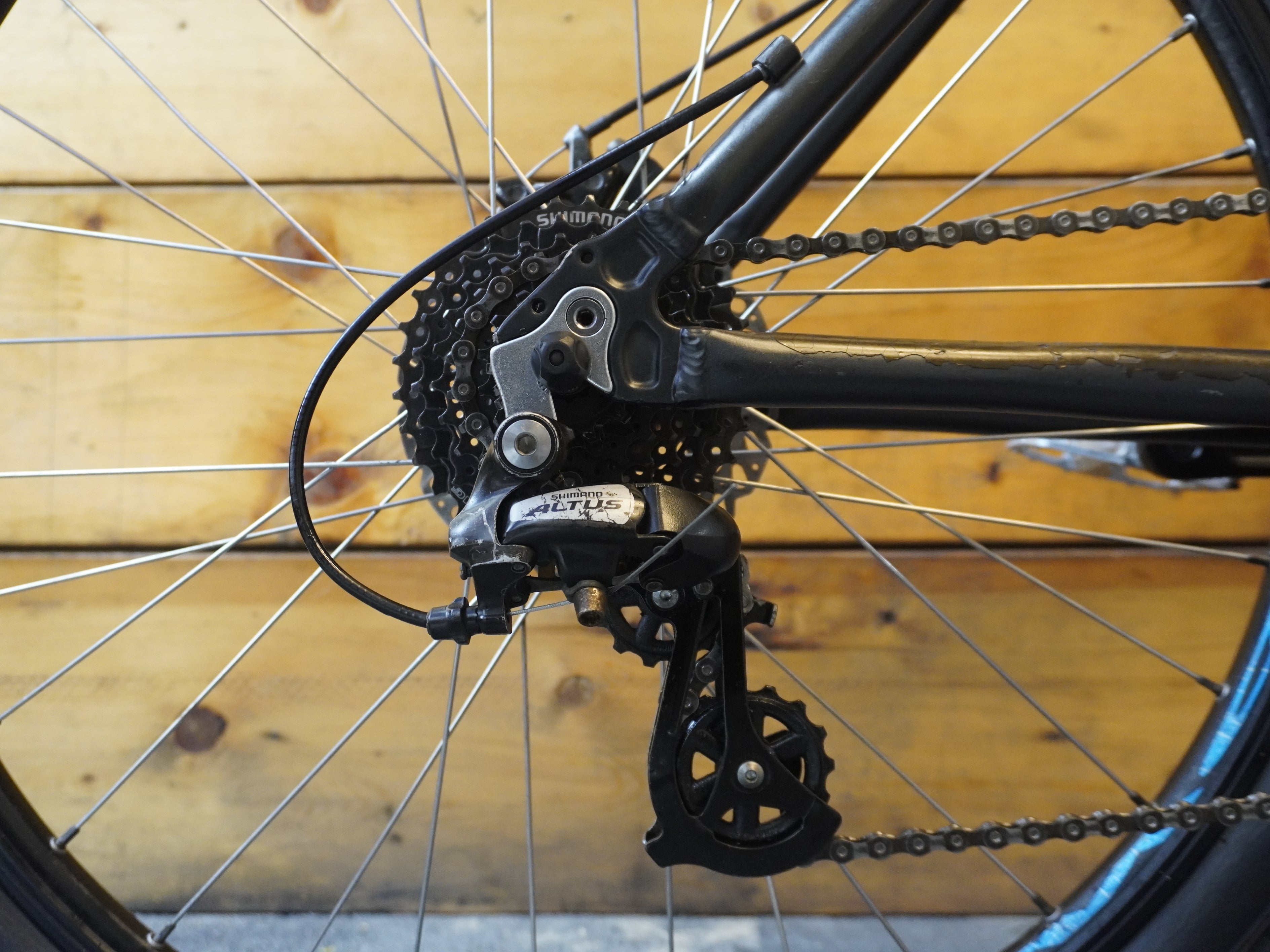 RENT B'Twin Rockrider 500 Mountain Bike