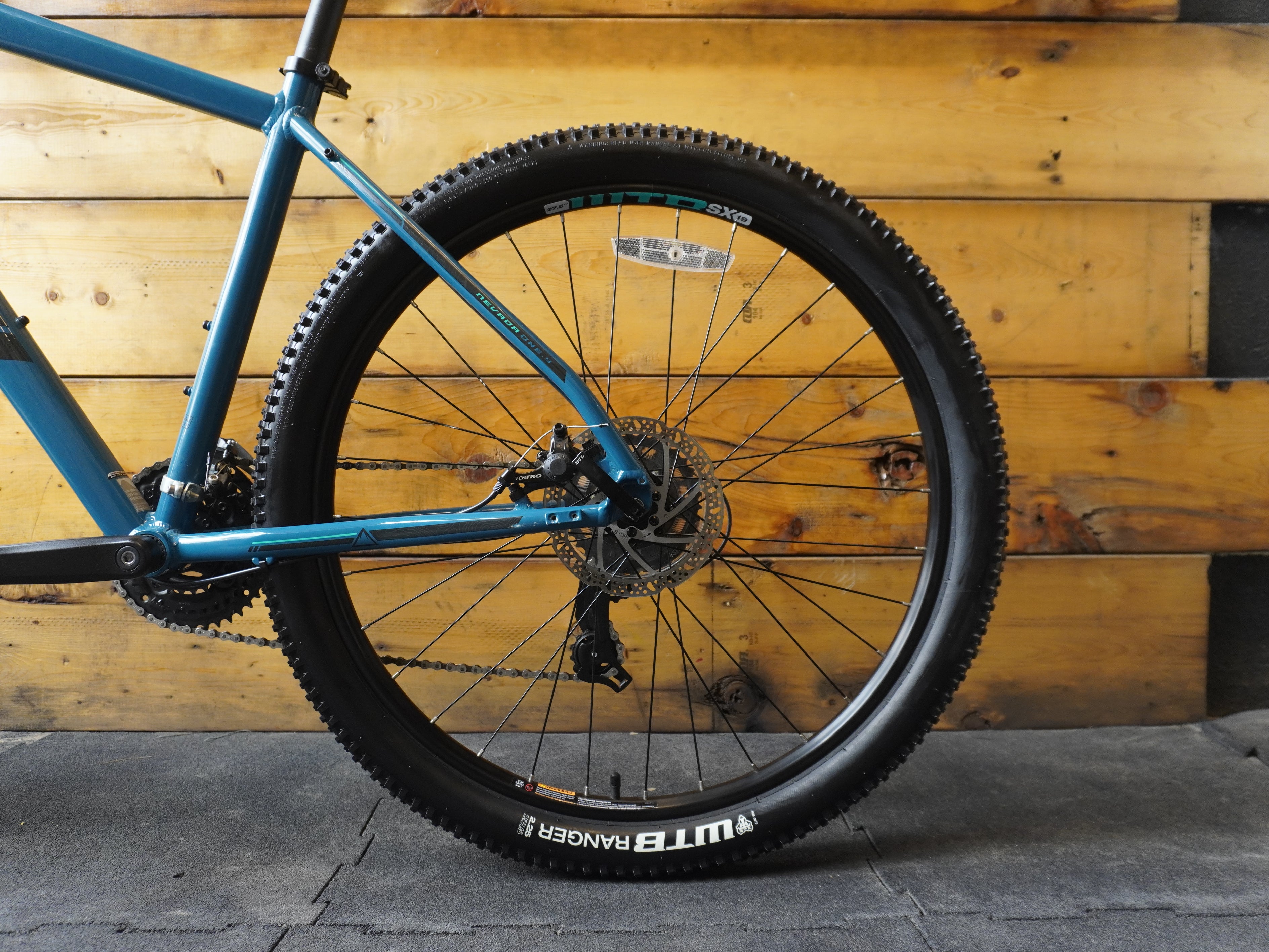 RENT Fuji Nevada One.9 Mountain Bike