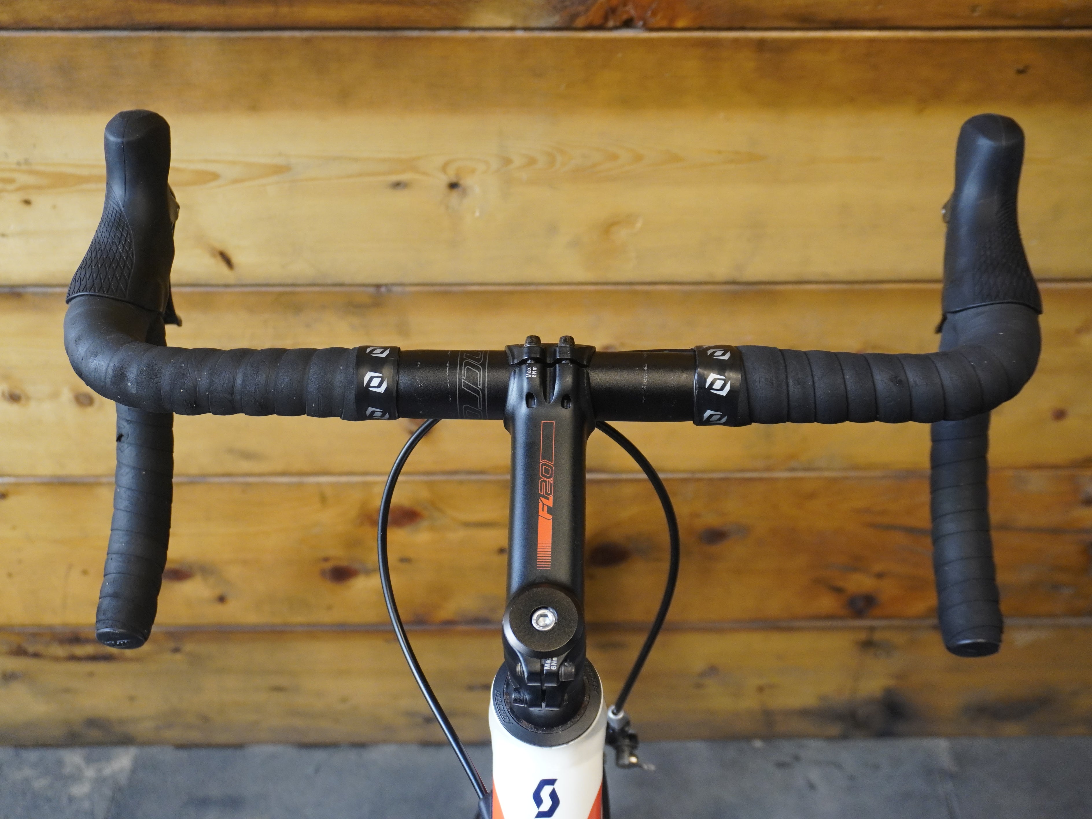 RENT Scott Speedster 10 Road Bike