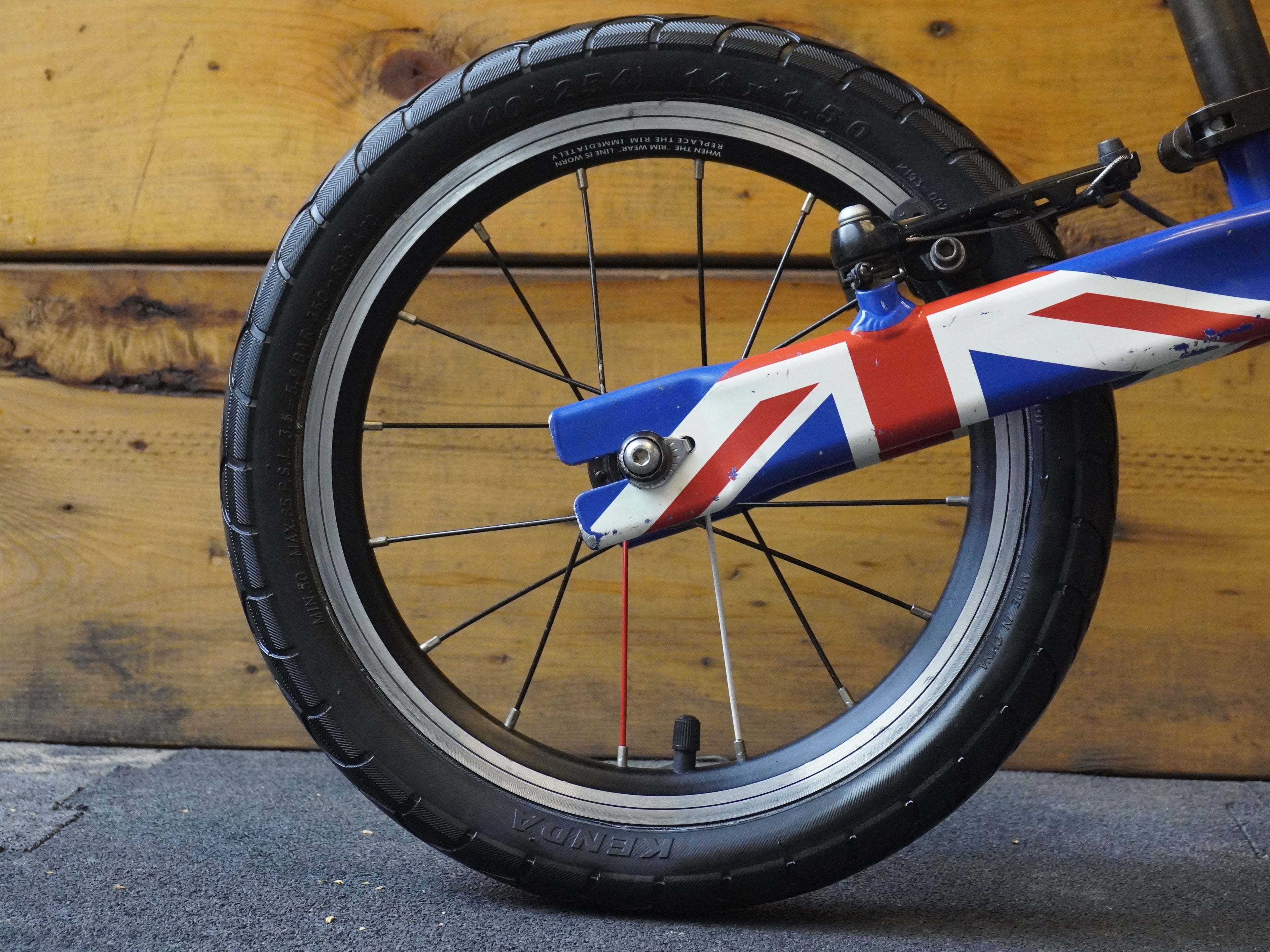 RENT Frog Tadpole Balance Bike 12" in Union Jack Joanna Rowsell