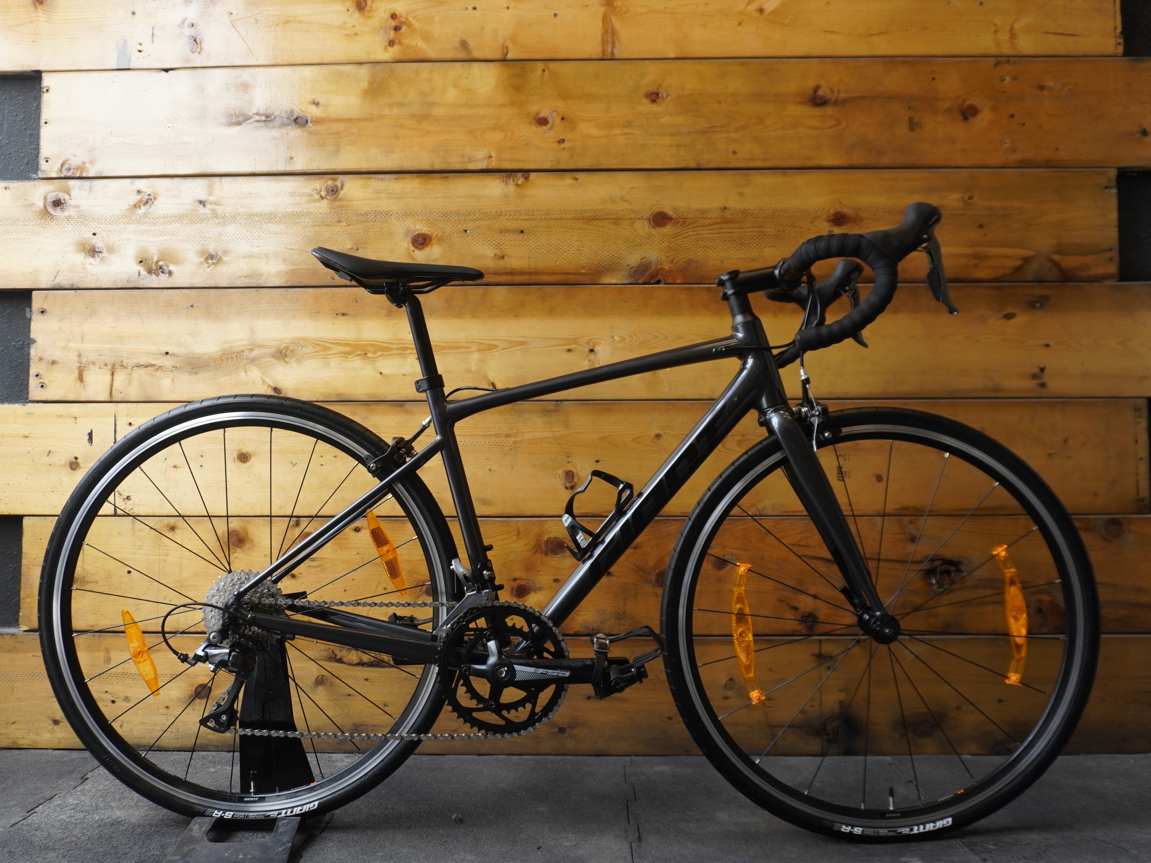 RENT Giant Contend Road Bike