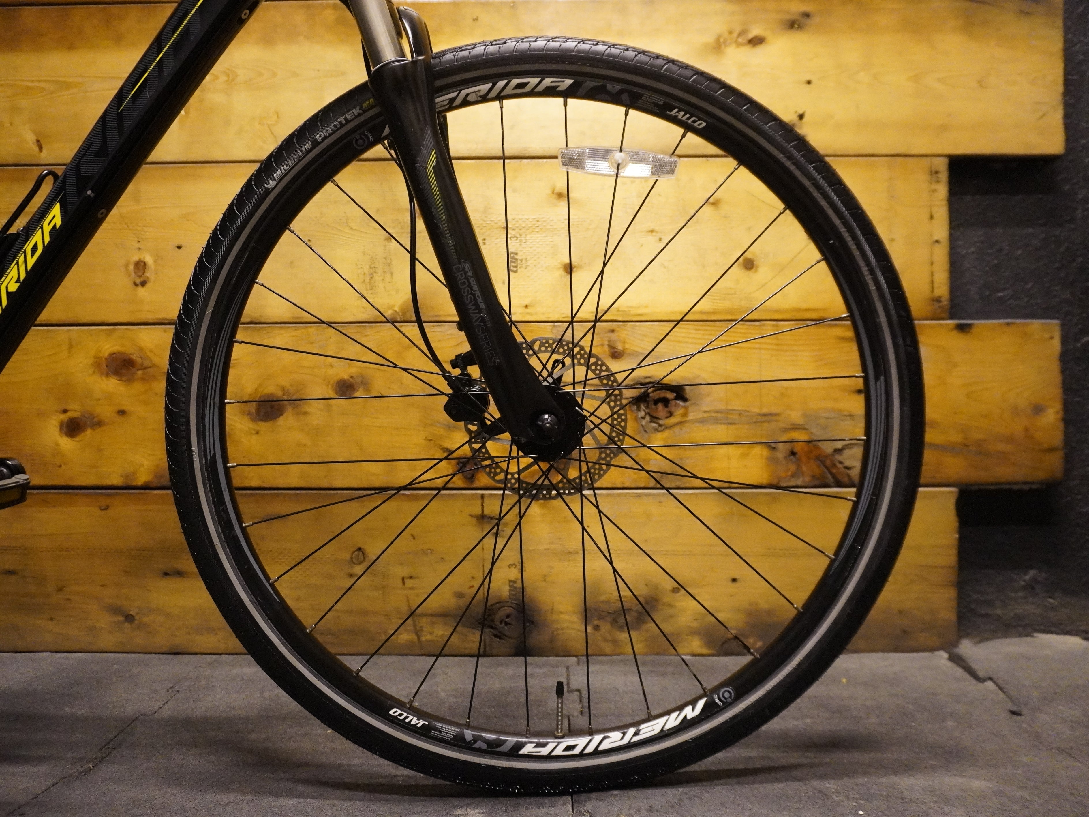 RENT Merida Crossway 600 Hybrid Bike