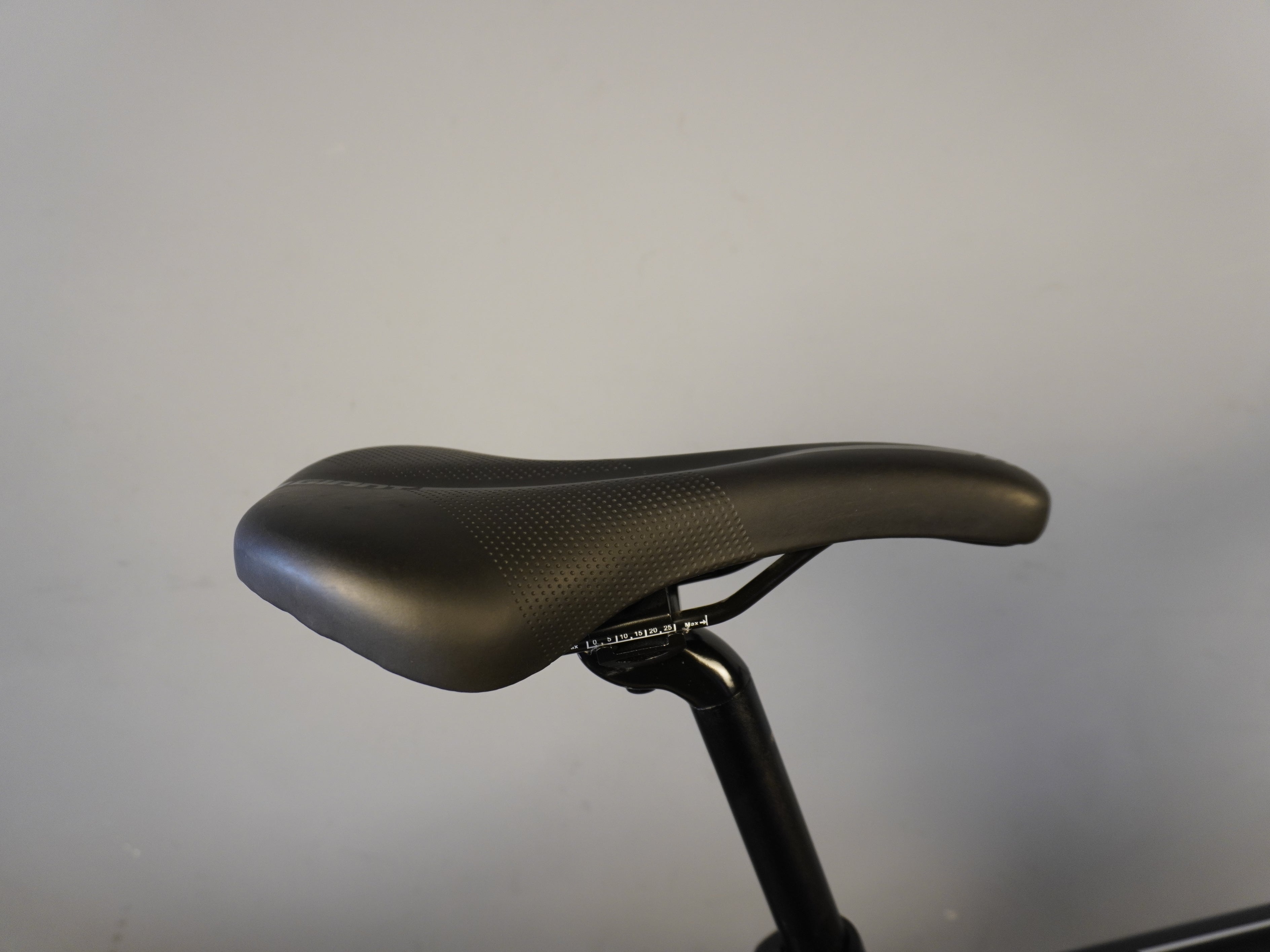 RENT Giant Escape 1 Hybrid Bike