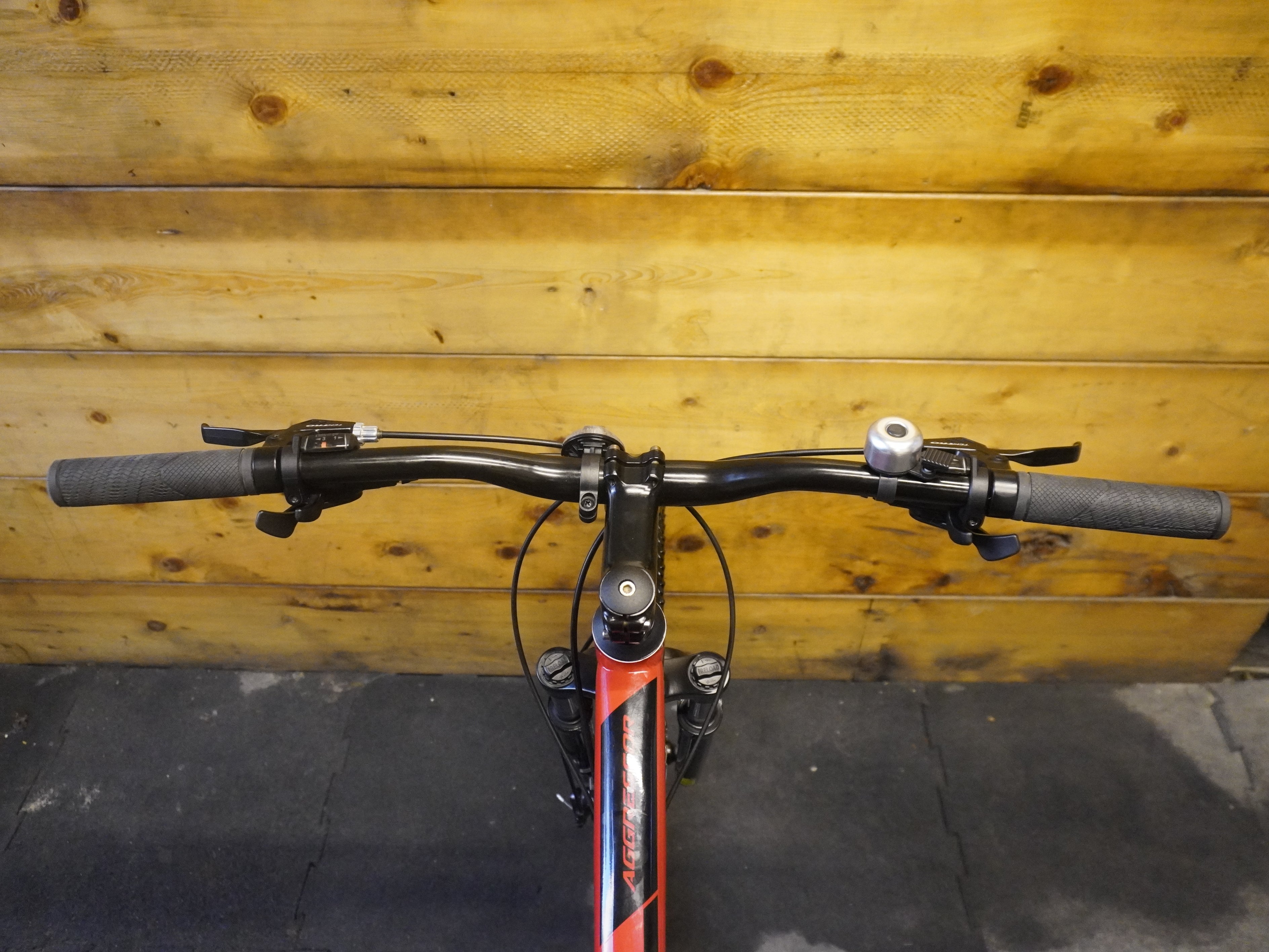 RENT GT Agressor Sport 9R Mountain Bike