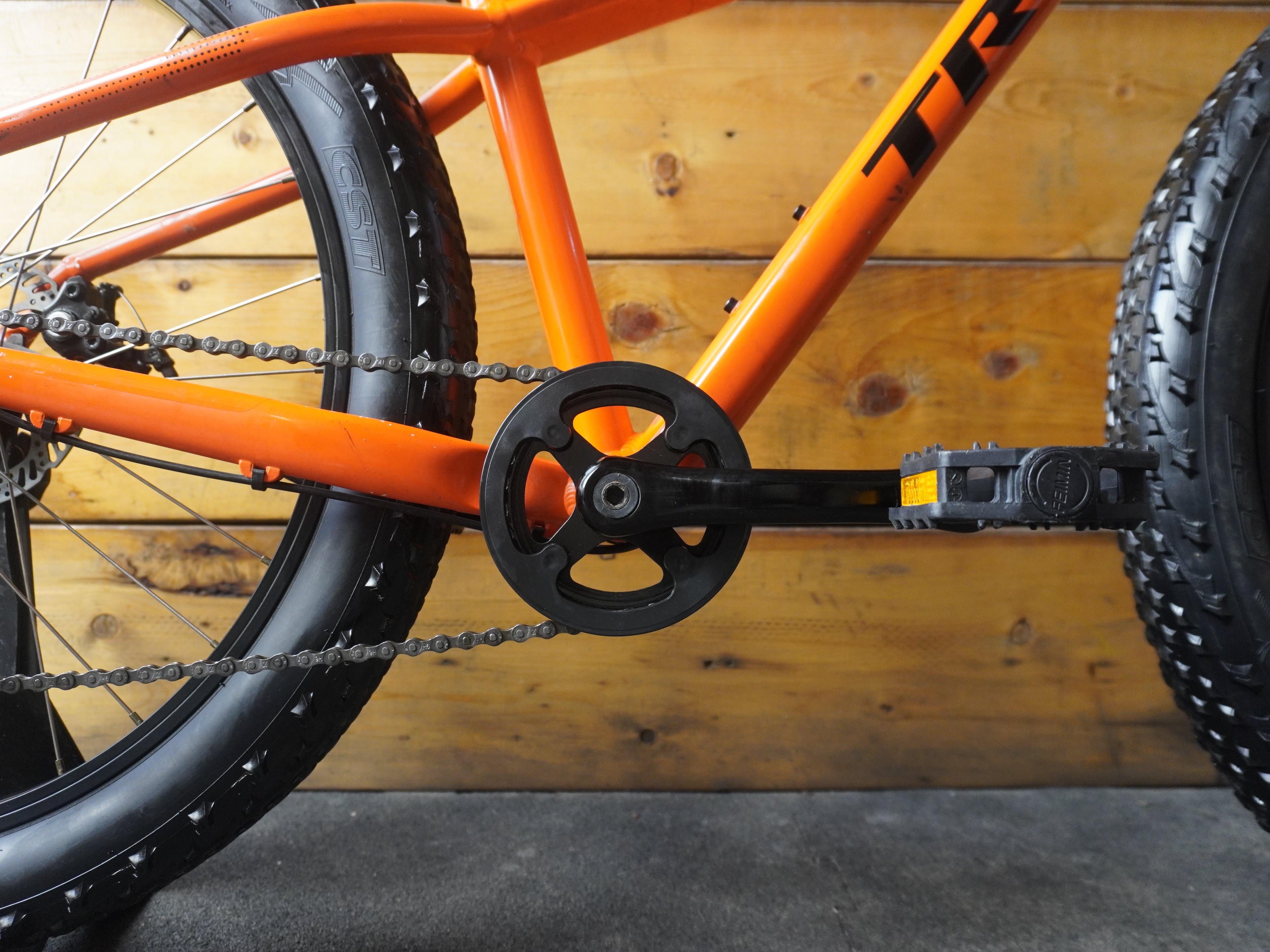 RENT Trek Roscoe 24 kids Bike