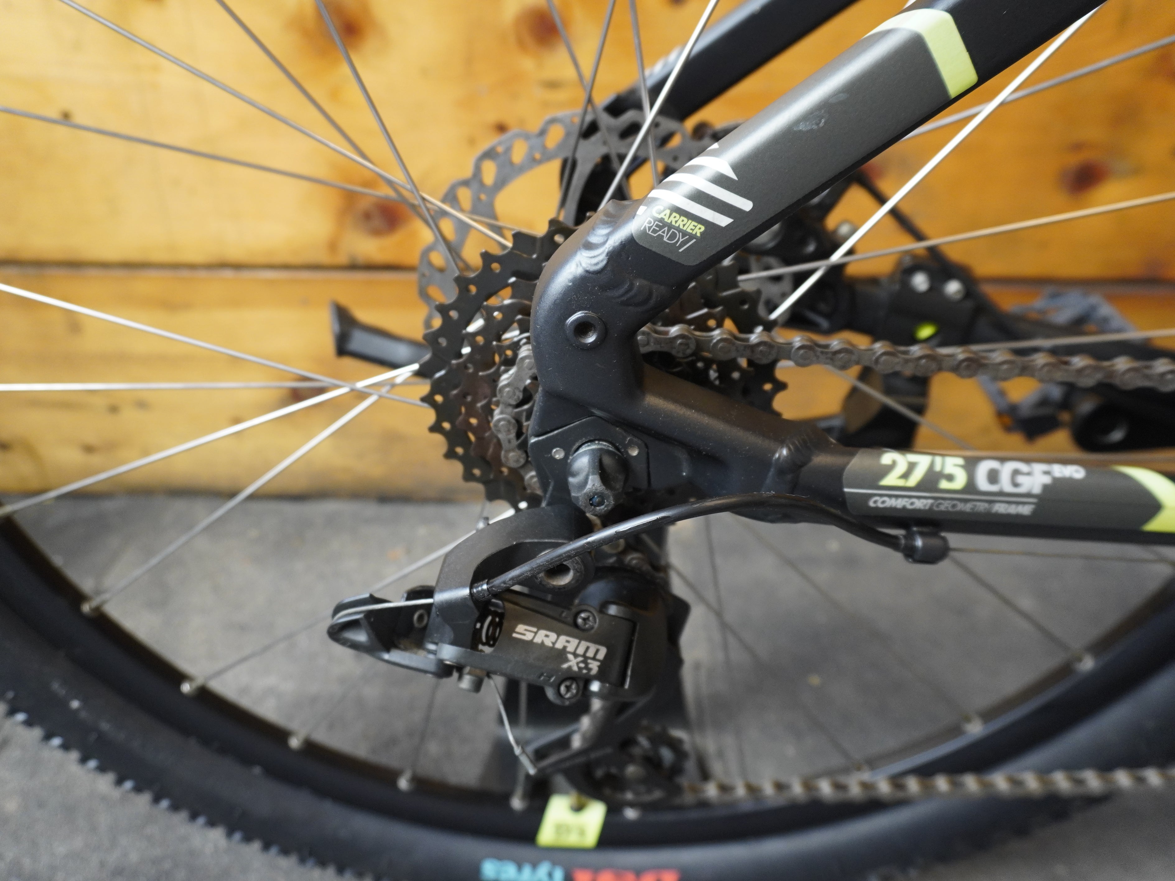 B'twin Rockrider 520 Mountain Bike