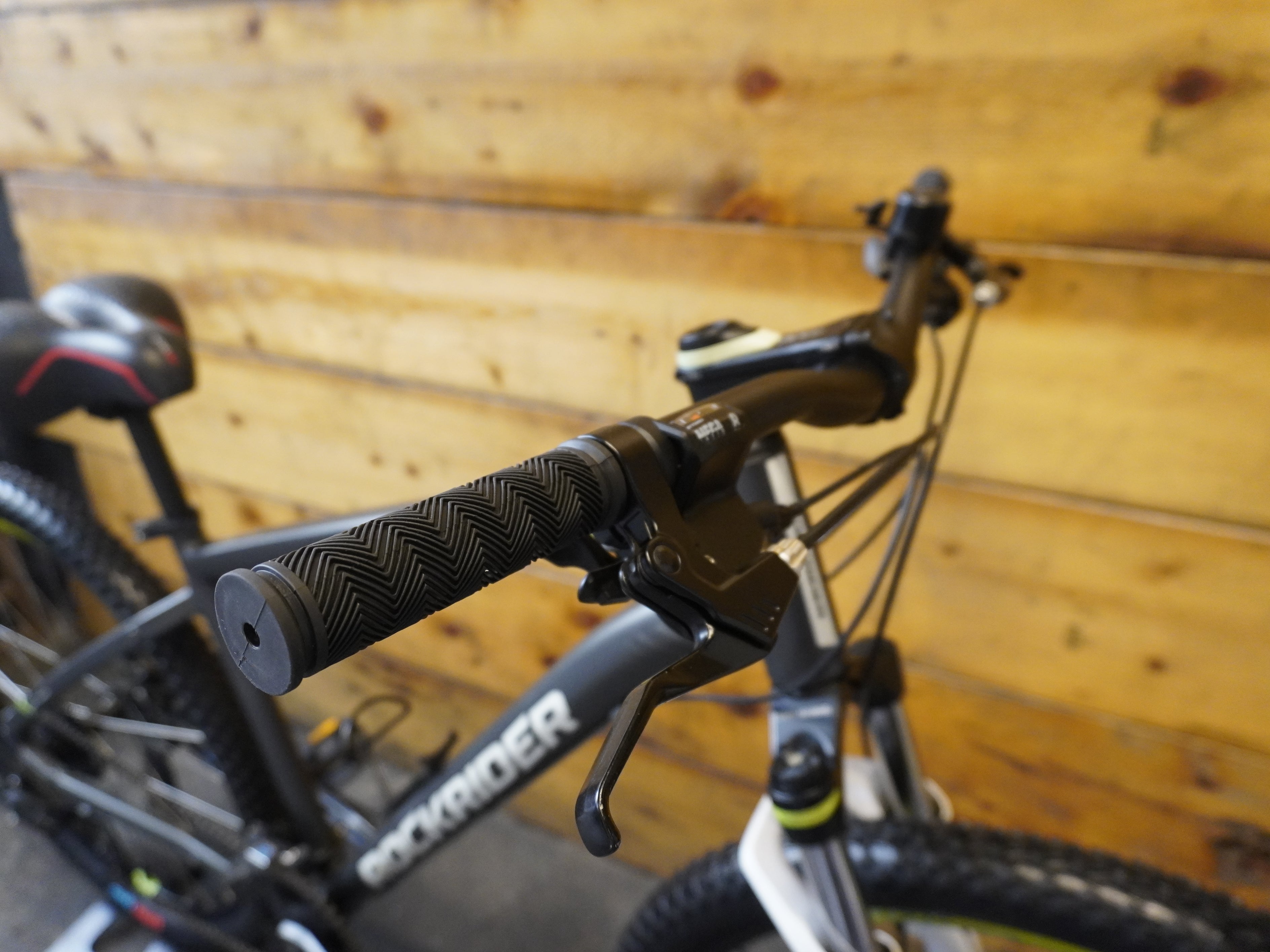RENT Rockrider ST-520 Sport Trail Mountain Bike