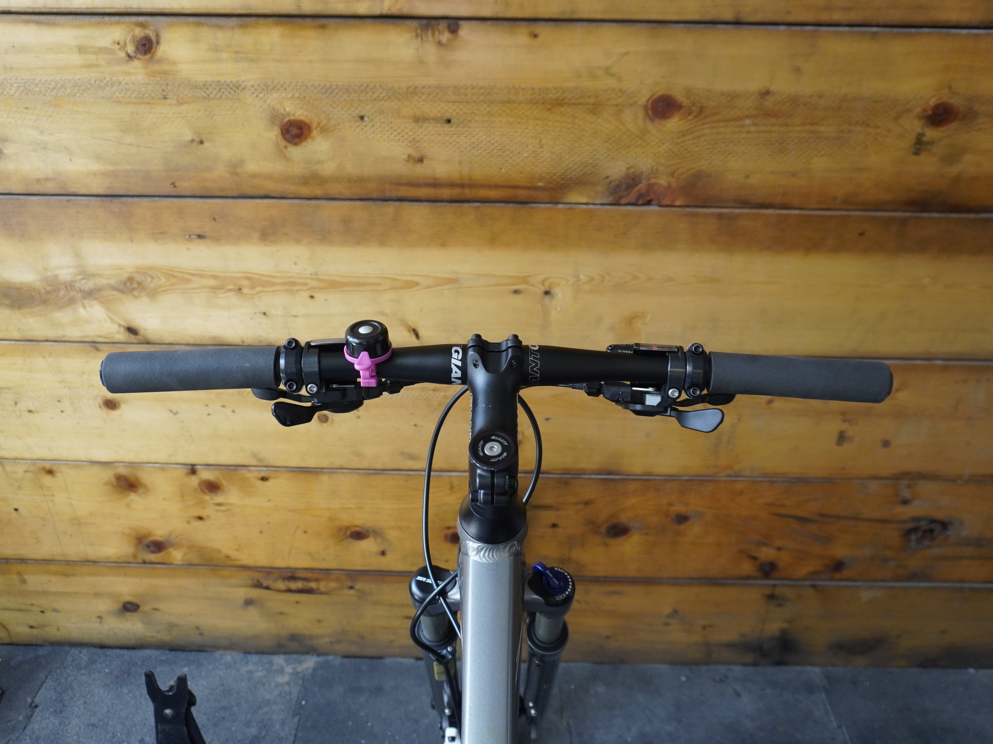 RENT Giant Roam XR 2 Hybrid Bike