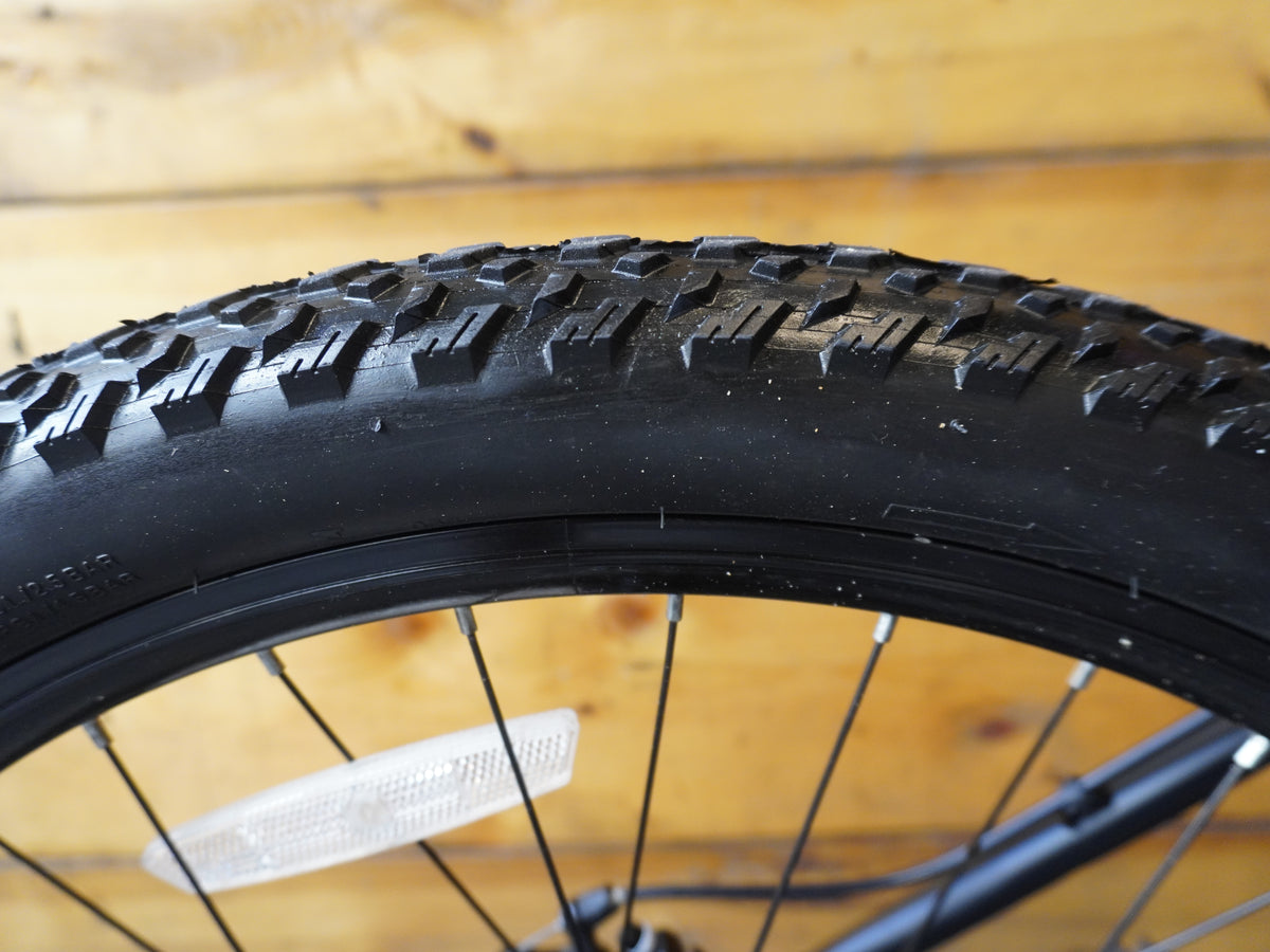 Schwinn Breaker 27.5 Mountain Bike