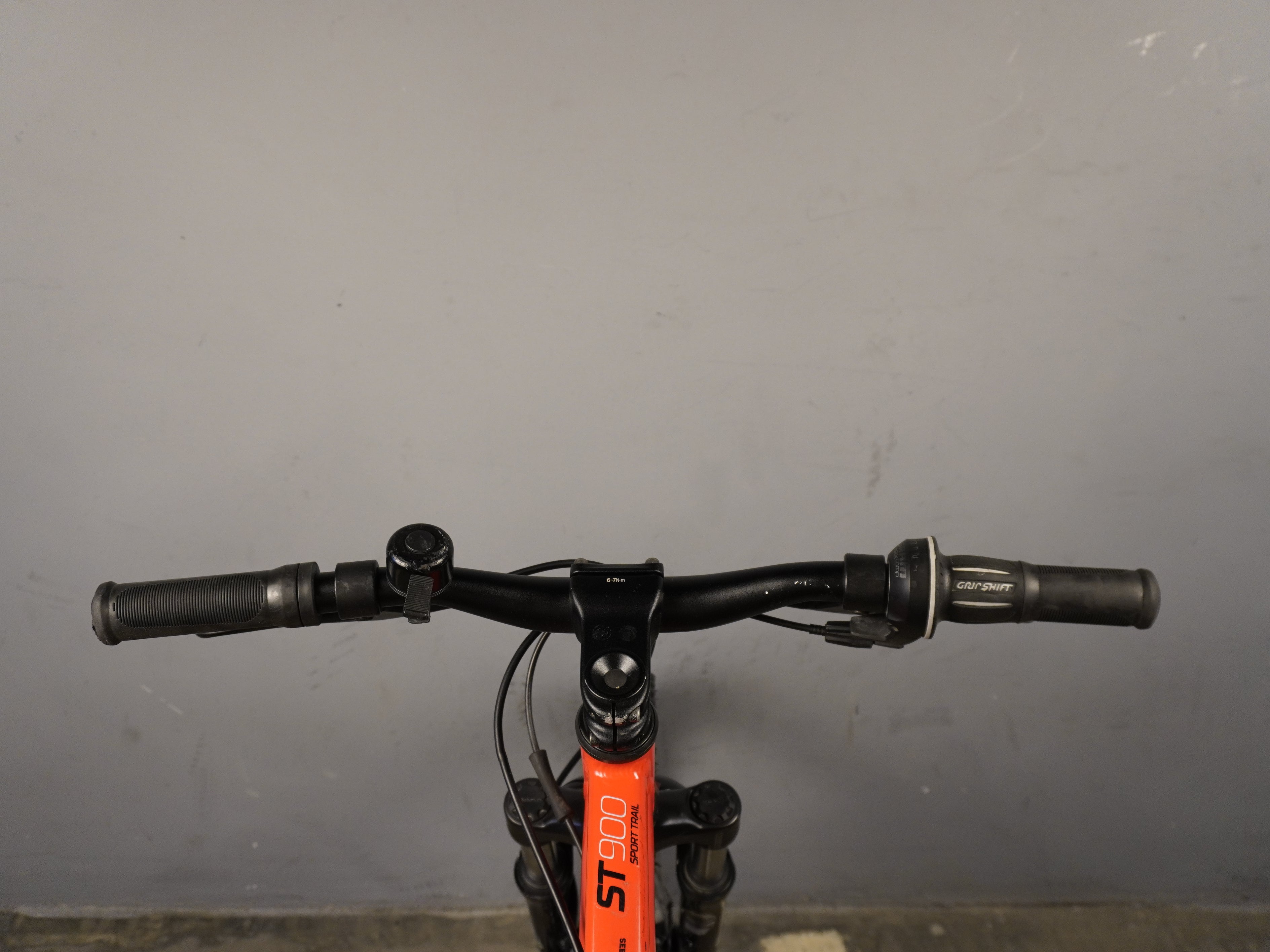 RENT B'twin Rockrider ST-900 Kids Bike