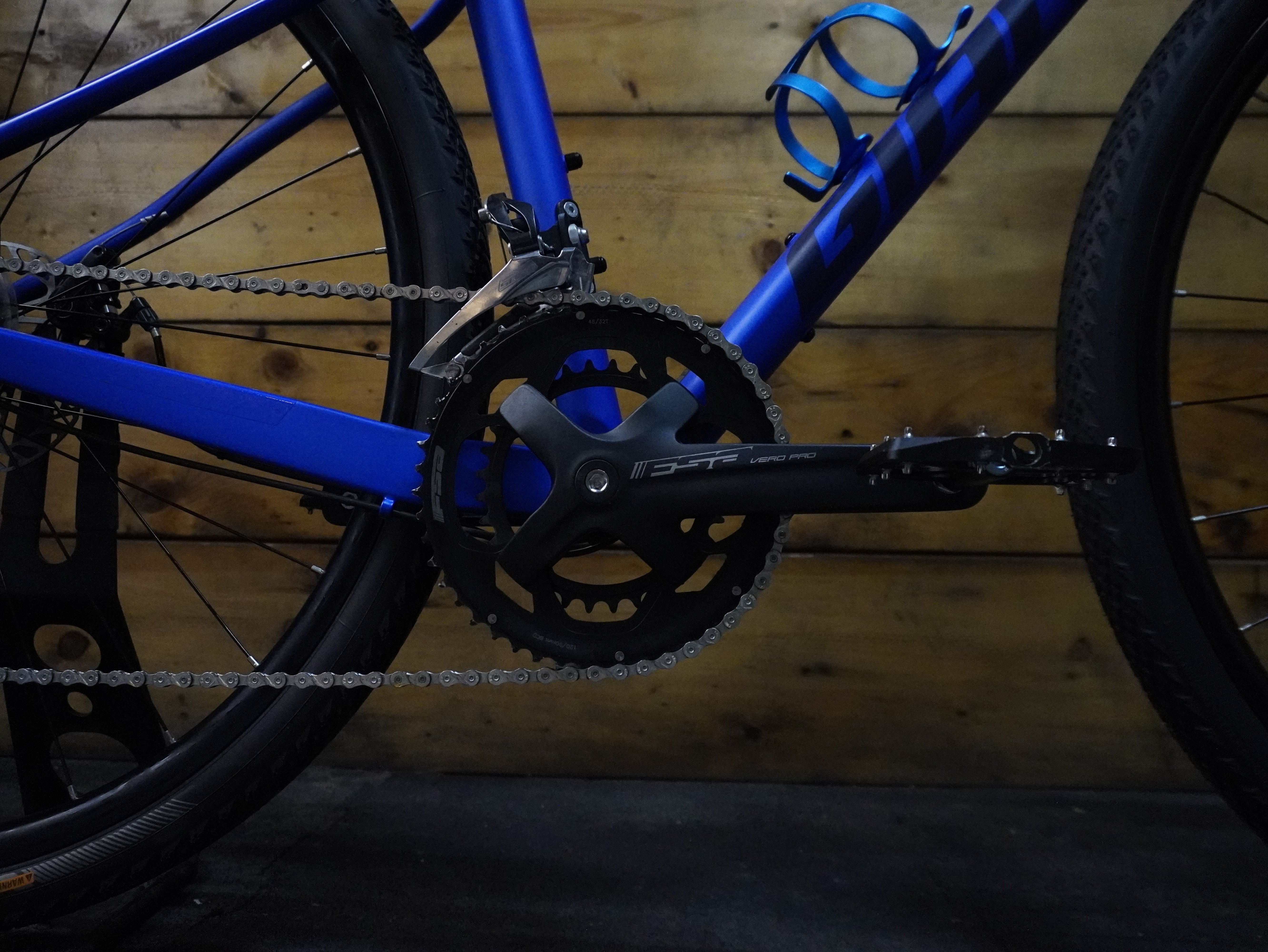 RENT Giant Revolt 2 Gravel Bike