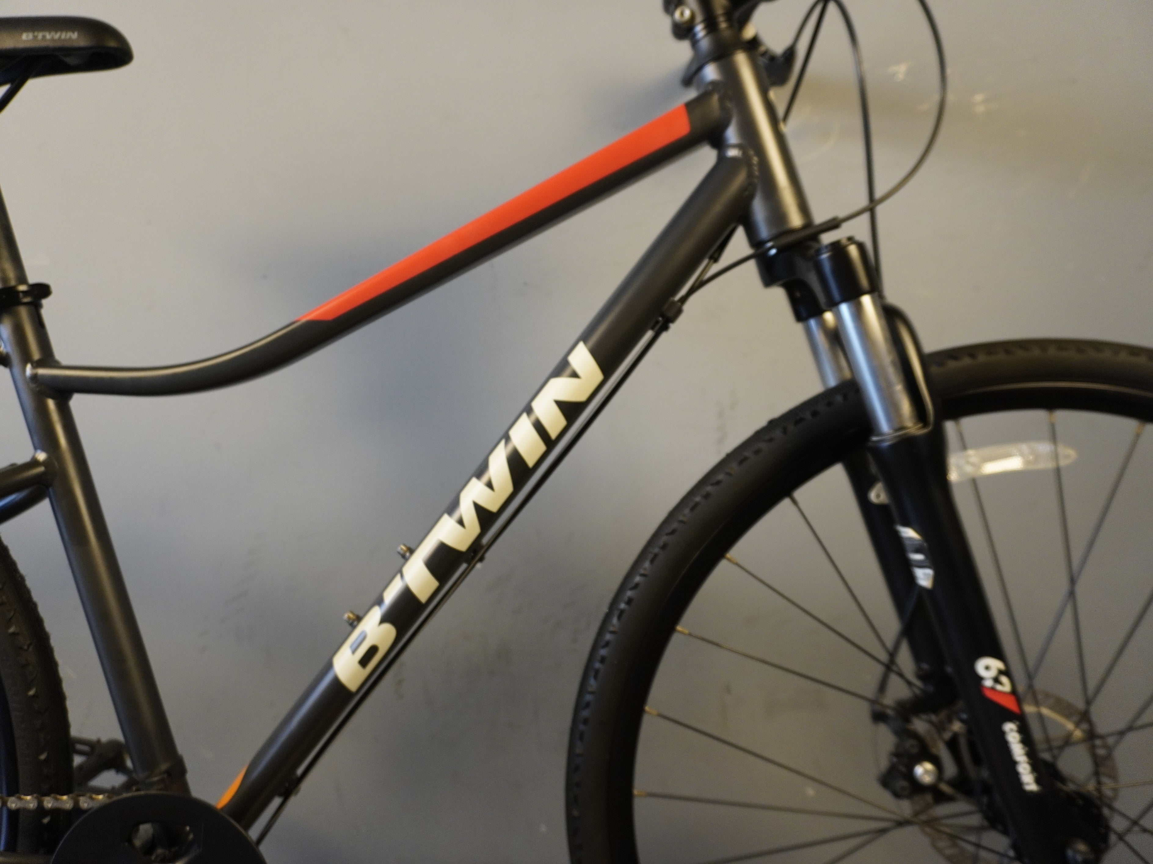 B'twin Riverside 500 Mountain Bike