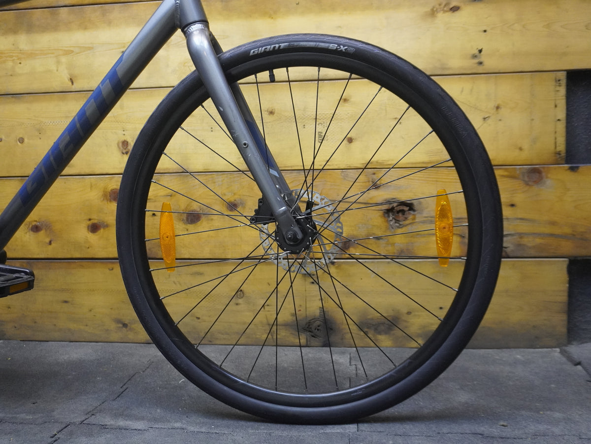 Giant Escape 2 Hybrid Bike
