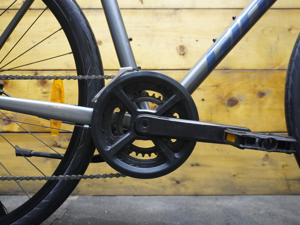 Giant Escape 2 Hybrid Bike