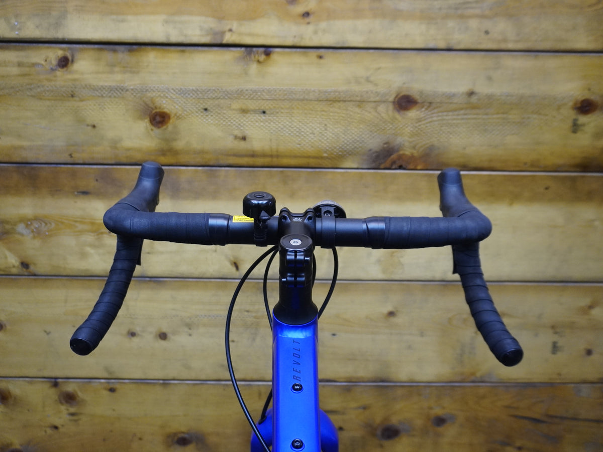 Giant Revolt 2 Gravel Bike