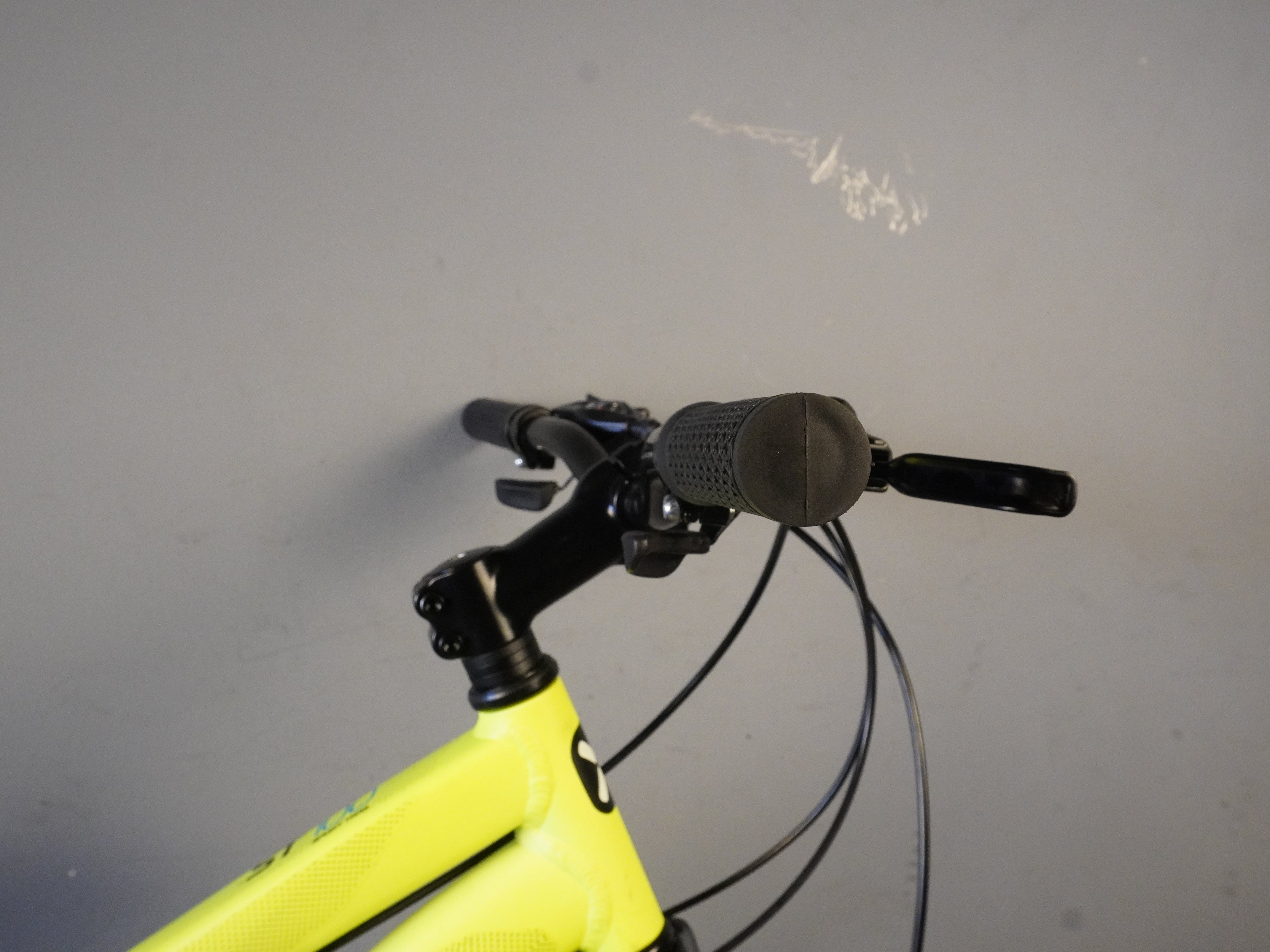 B'twin Rockrider ST-100 Mountain Bike
