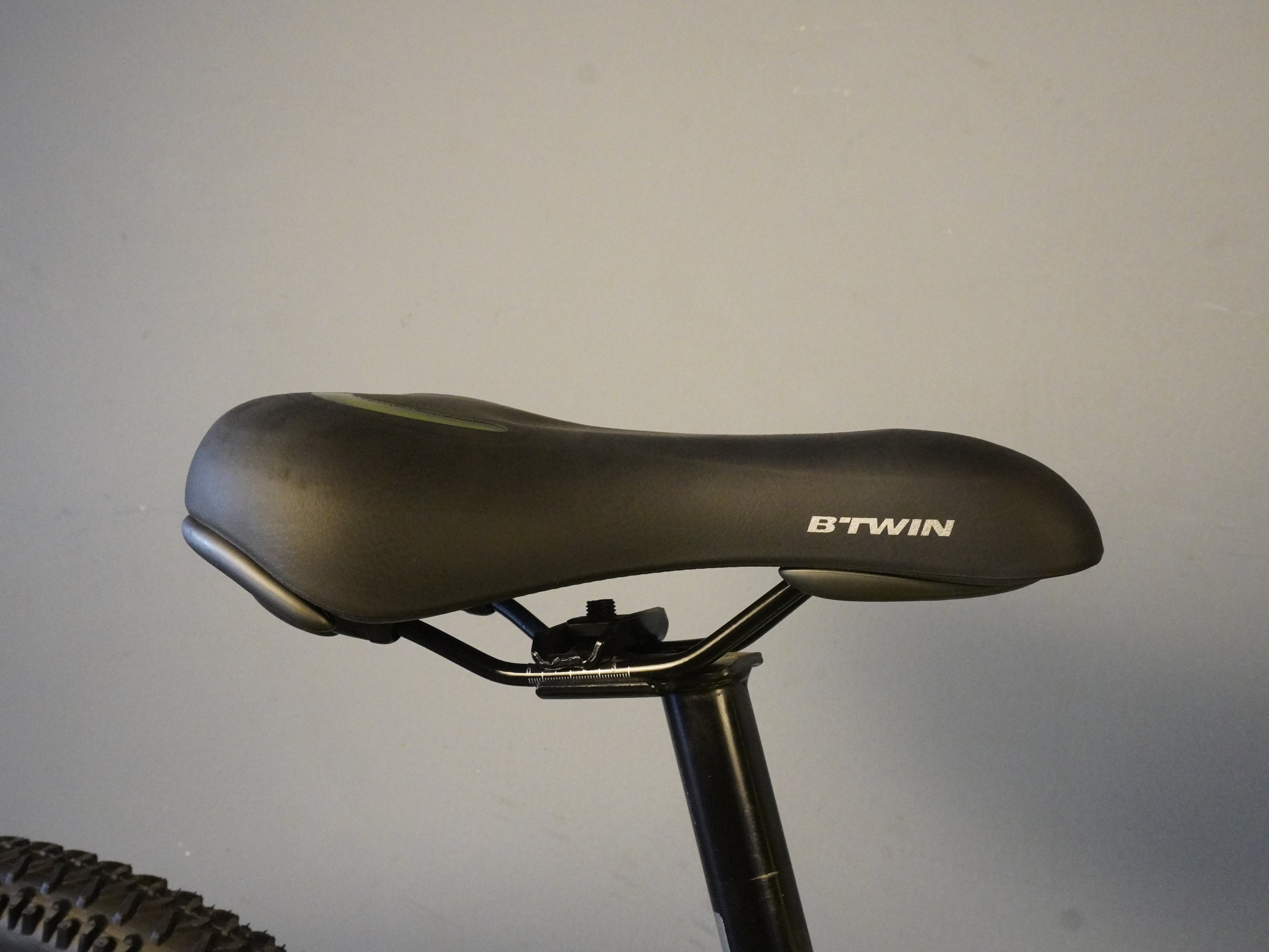 B'twin Rockrider ST-100 Mountain Bike