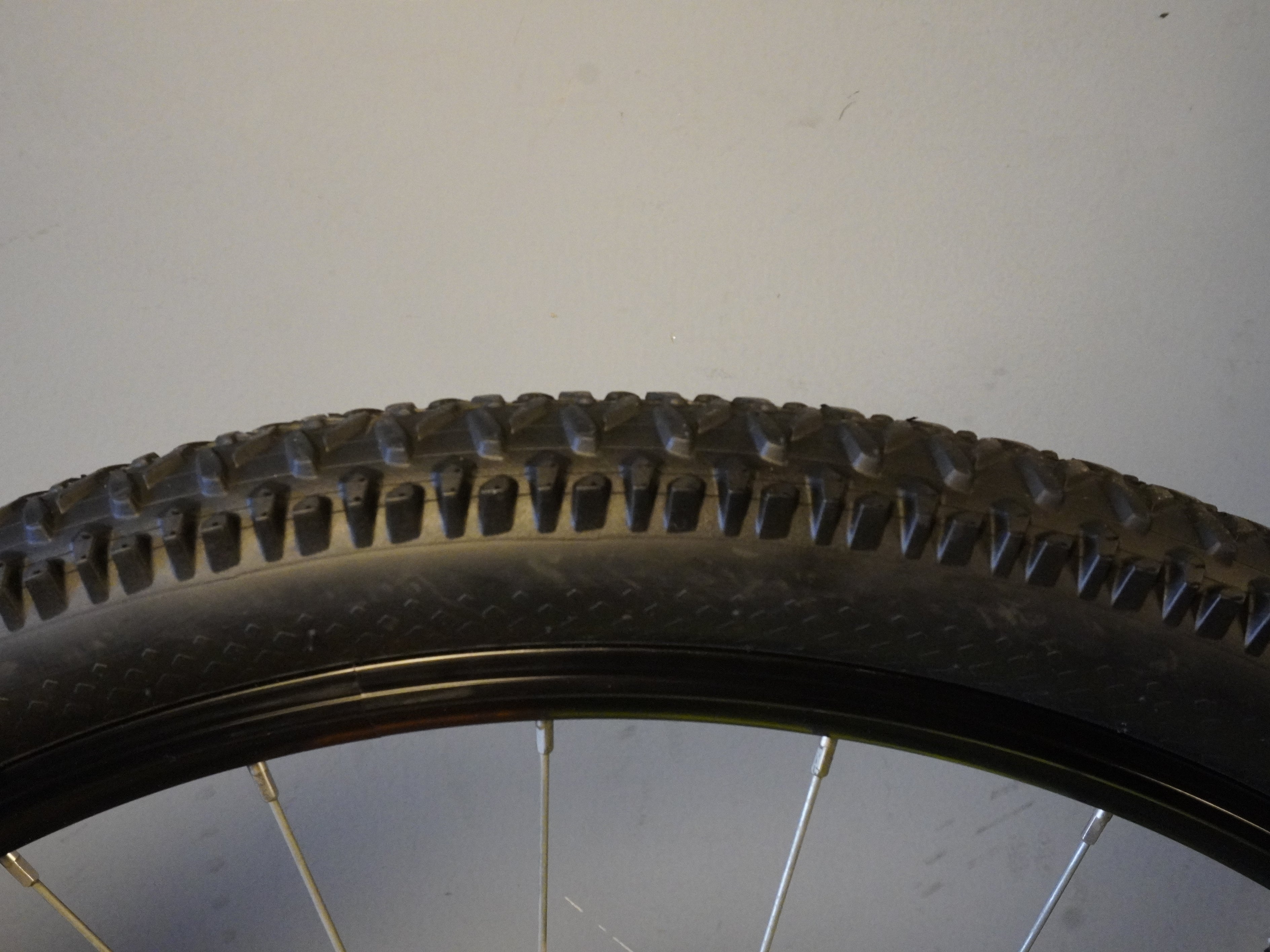 B'twin Rockrider ST-100 Mountain Bike