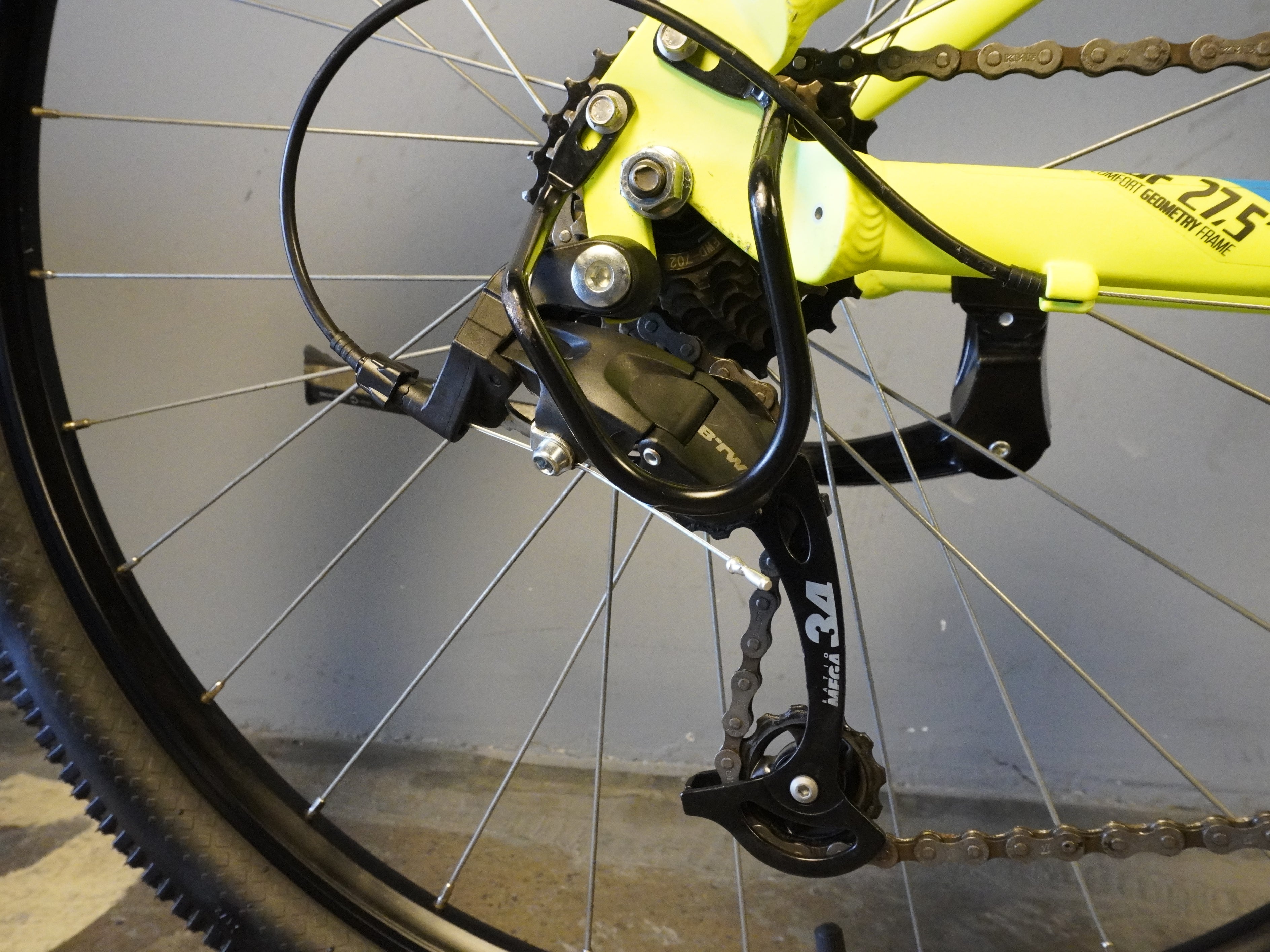 B'twin Rockrider ST-100 Mountain Bike