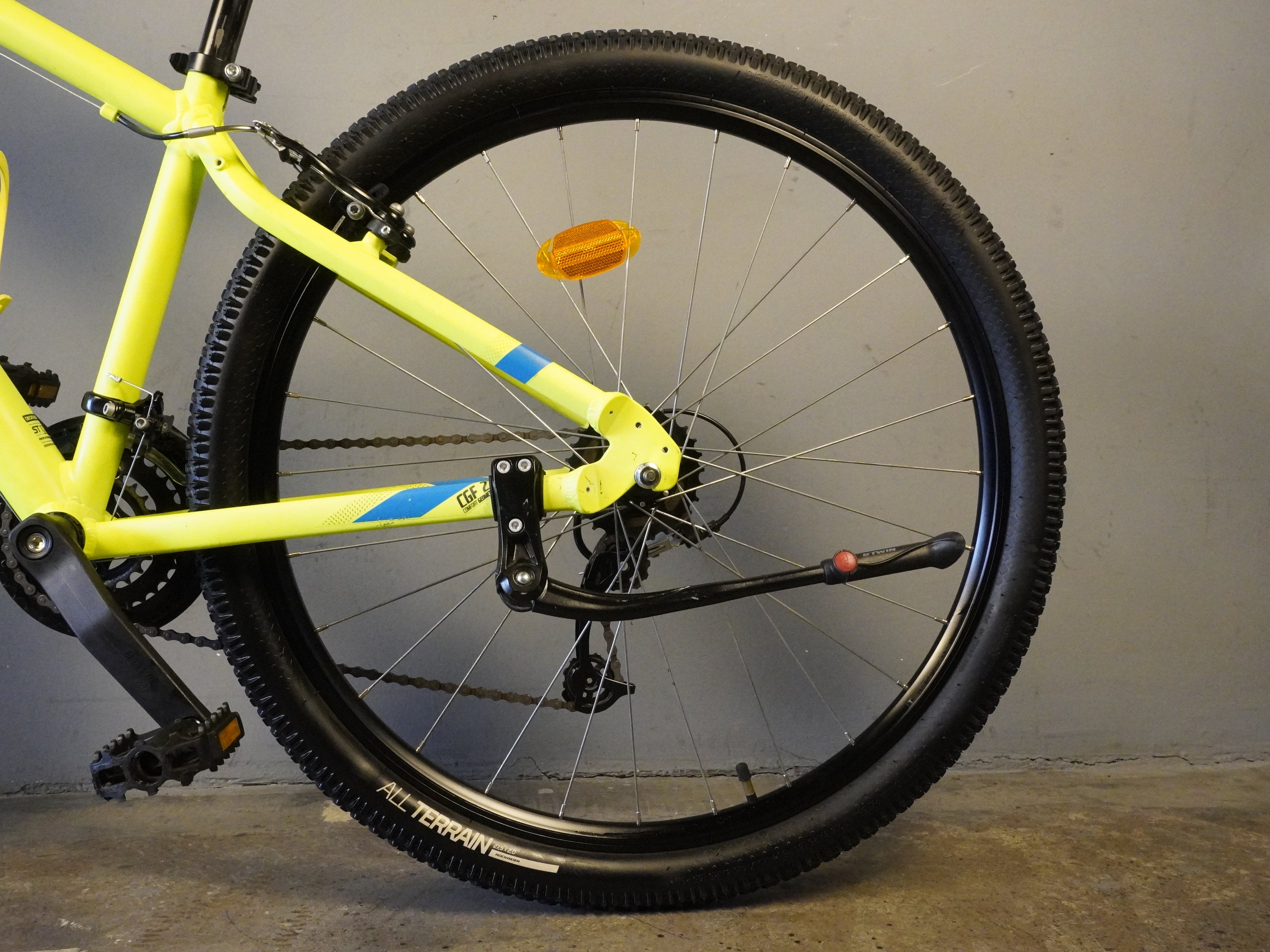 B'twin Rockrider ST-100 Mountain Bike