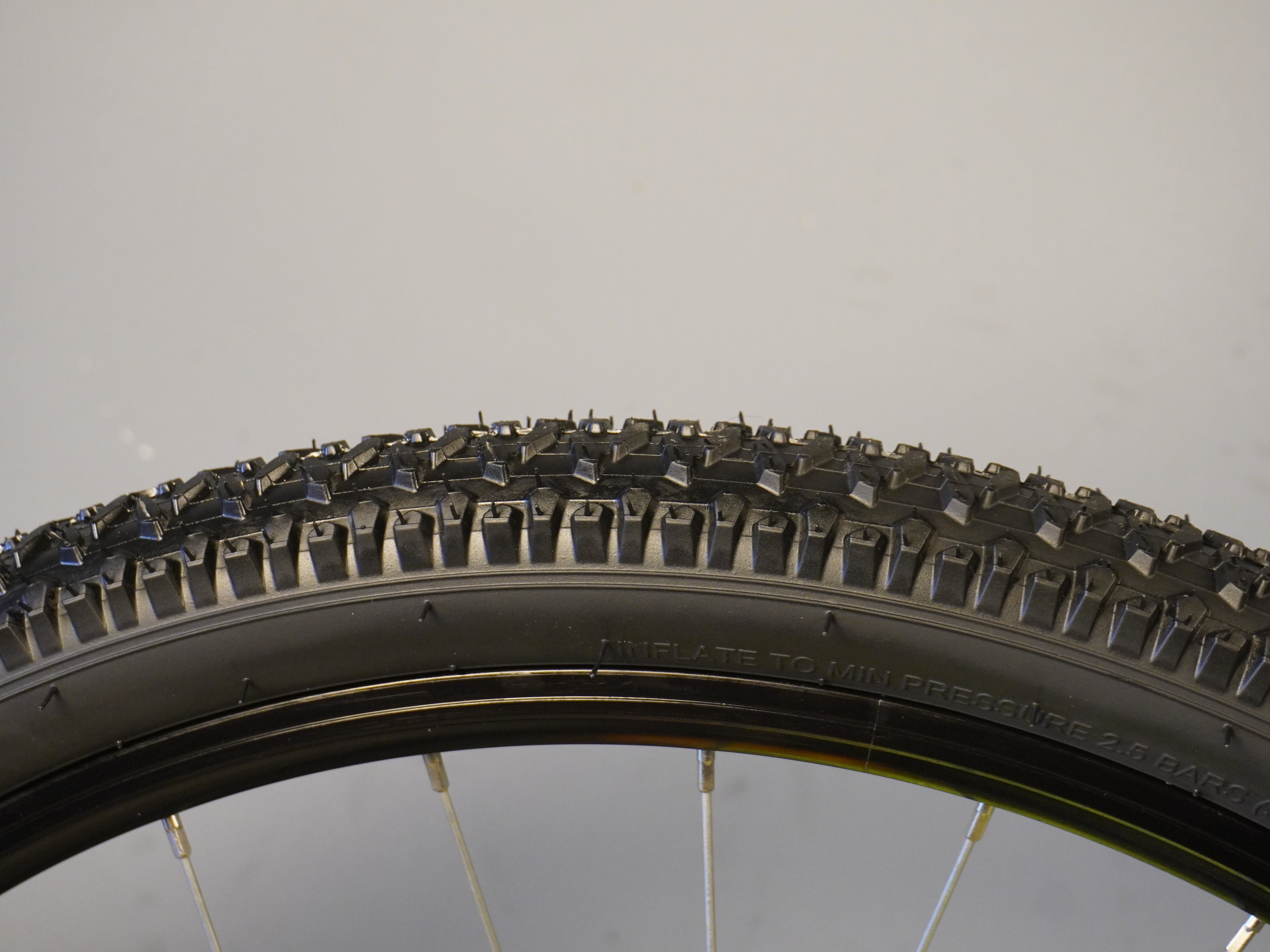 B'twin Rockrider ST-100 Mountain Bike